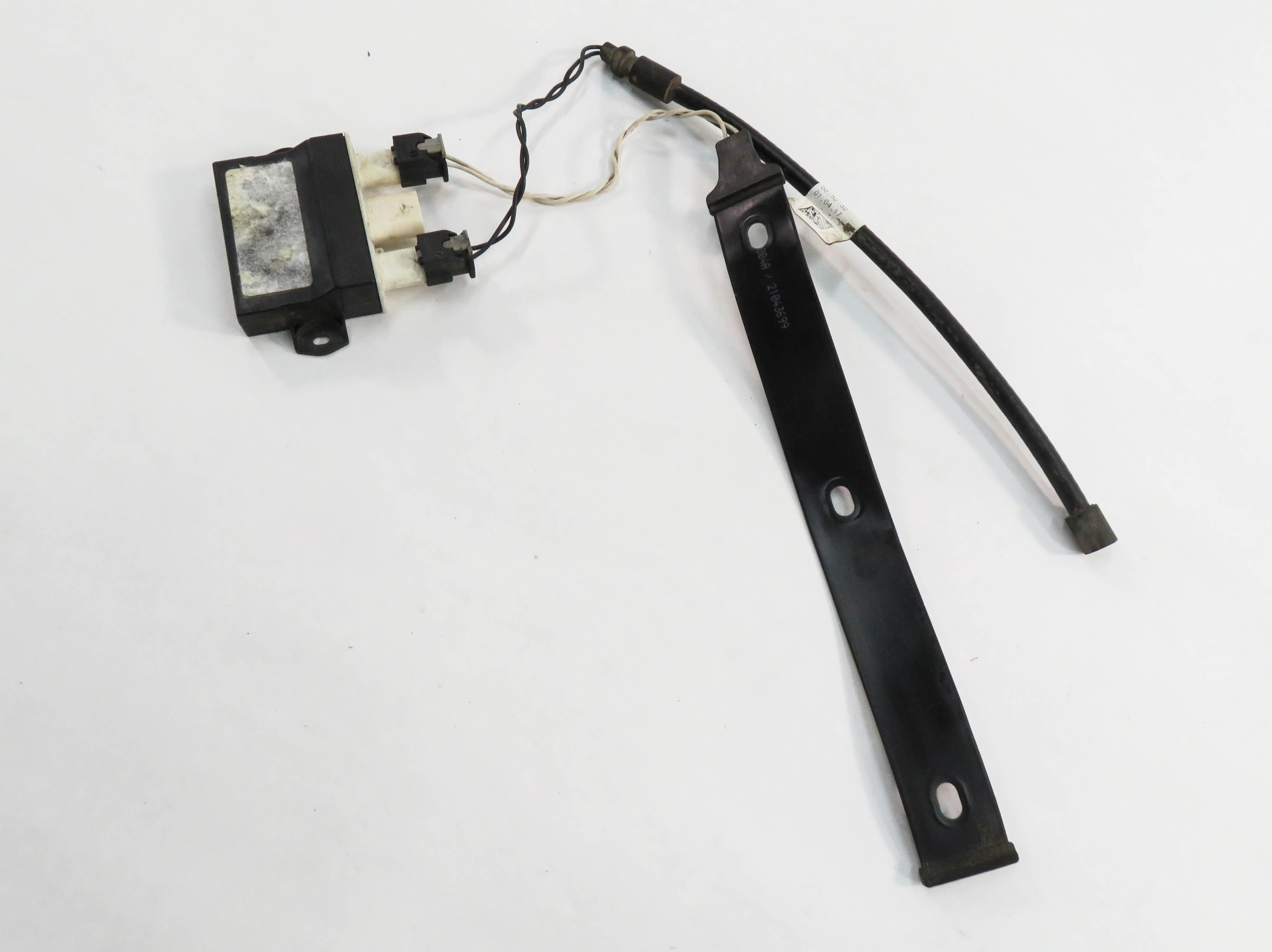 2016-2019 LAND ROVER DISCOVERY SPORT (L550) LIFTGATE SMART OPENER CONTROL MODULE — exact item pictured