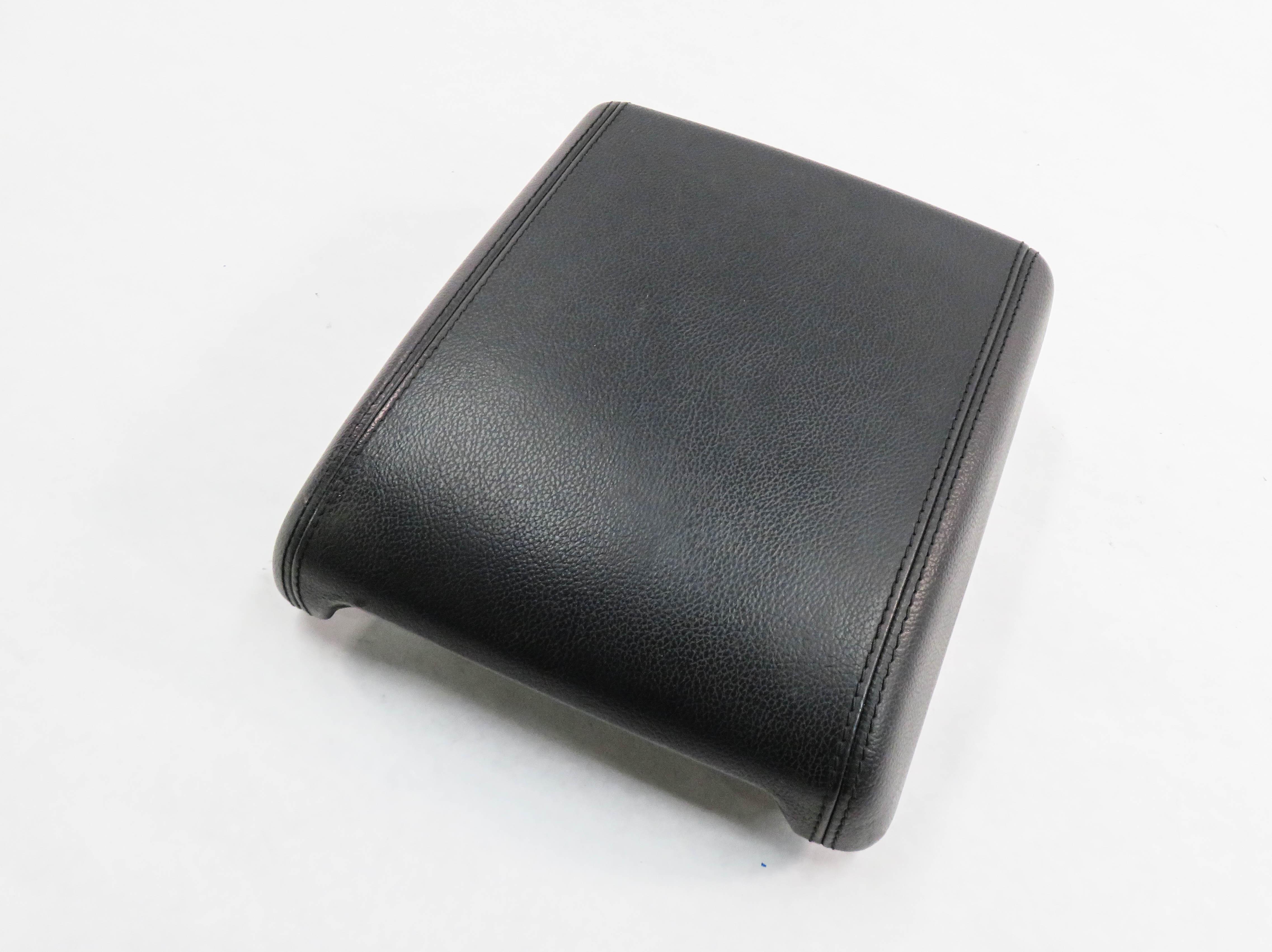 2015-2019 DISCOVERY SPORT (L550) FRONT CENTER CONSOLE ARMREST LID (BLACK) — exact item pictured