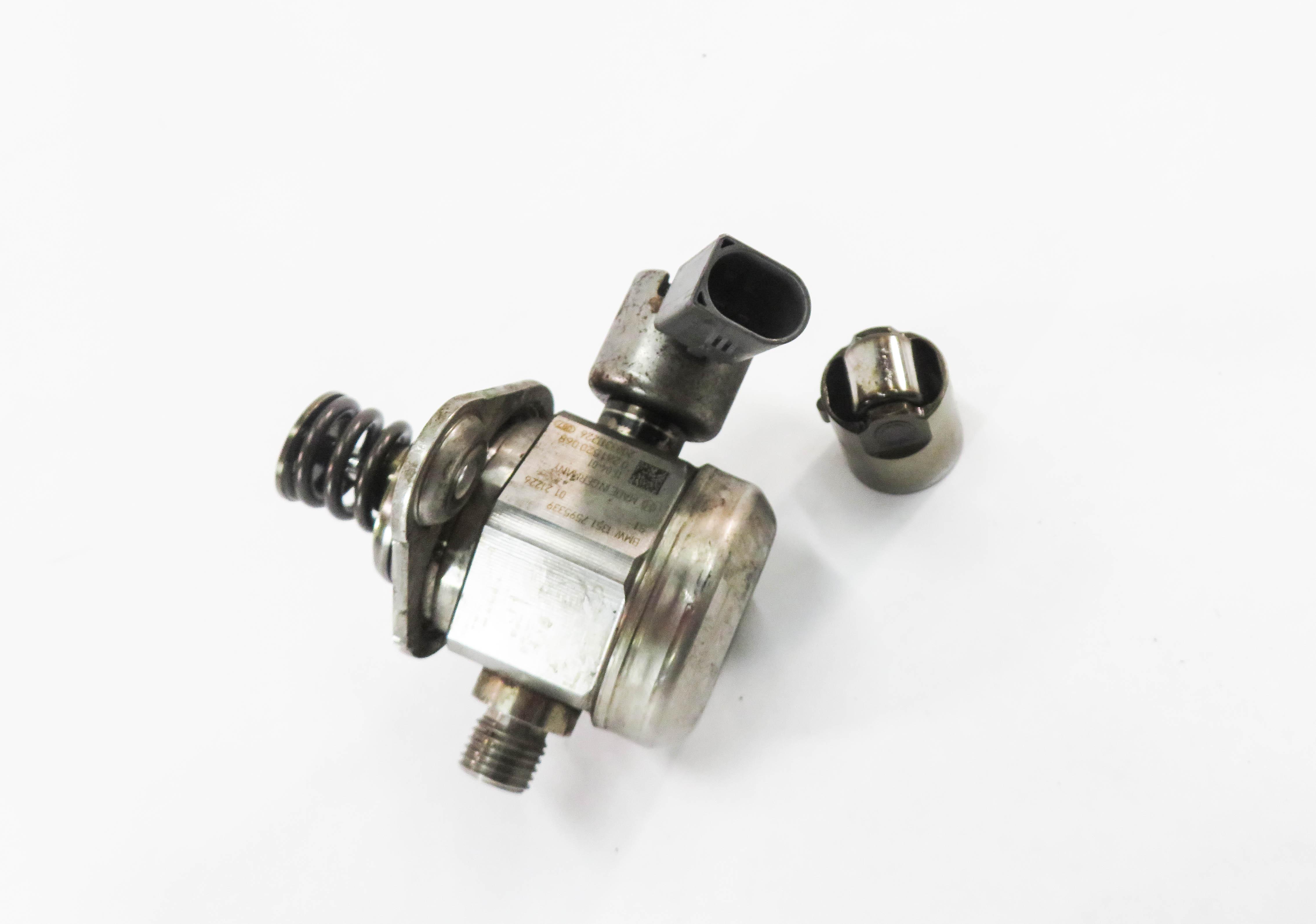 08-14 BMW 550i 650i 750i X5 X6 (F01 F10 E70 E71 E72) 4.4L - MECHANICAL FUEL PUMP — exact item pictured