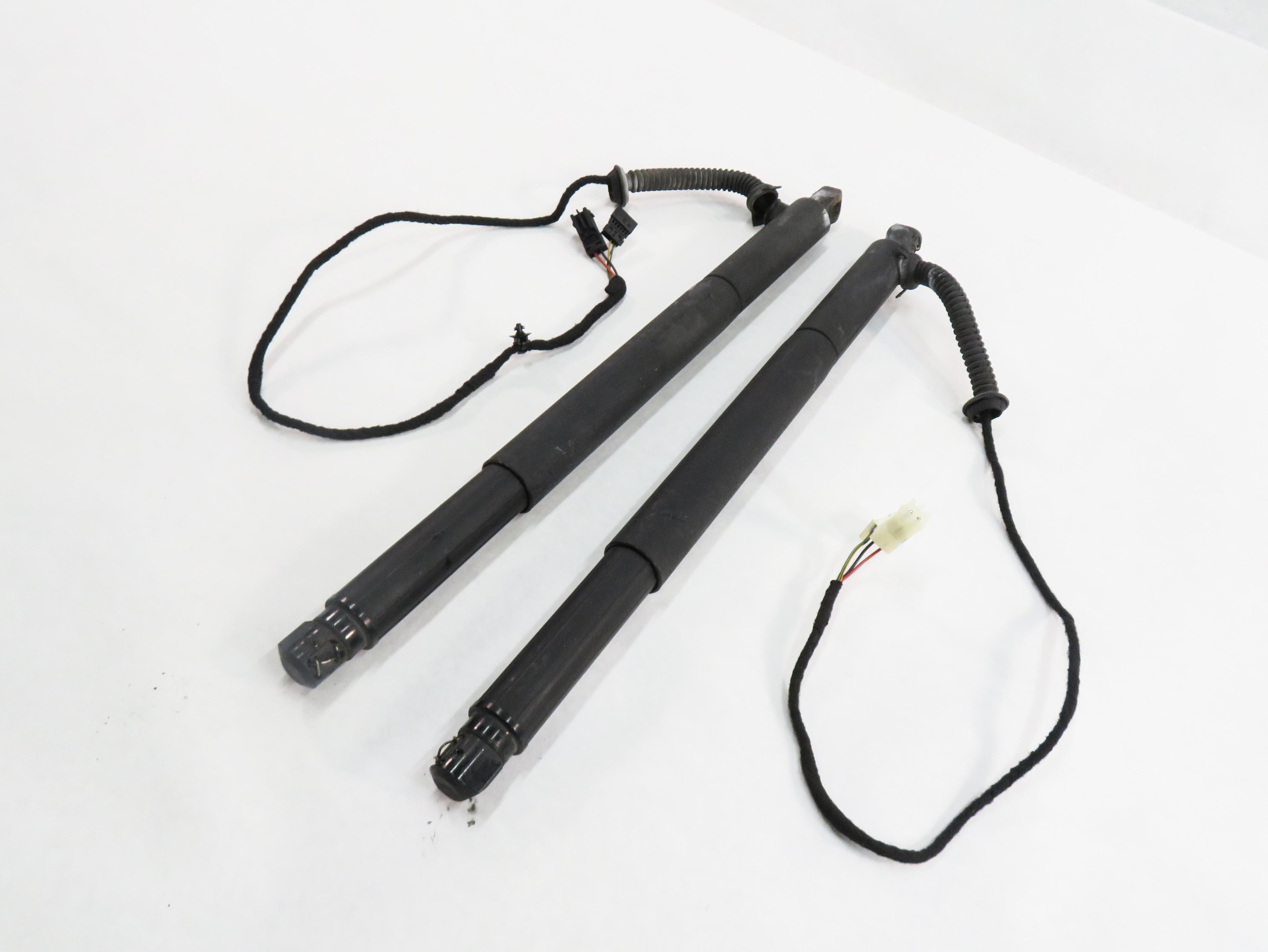 2010 BMW X6 (E71) LEFT & RIGHT REAR TRUNK SPINDLE DRIVE SHOCK STRUT SET-2 — exact item pictured