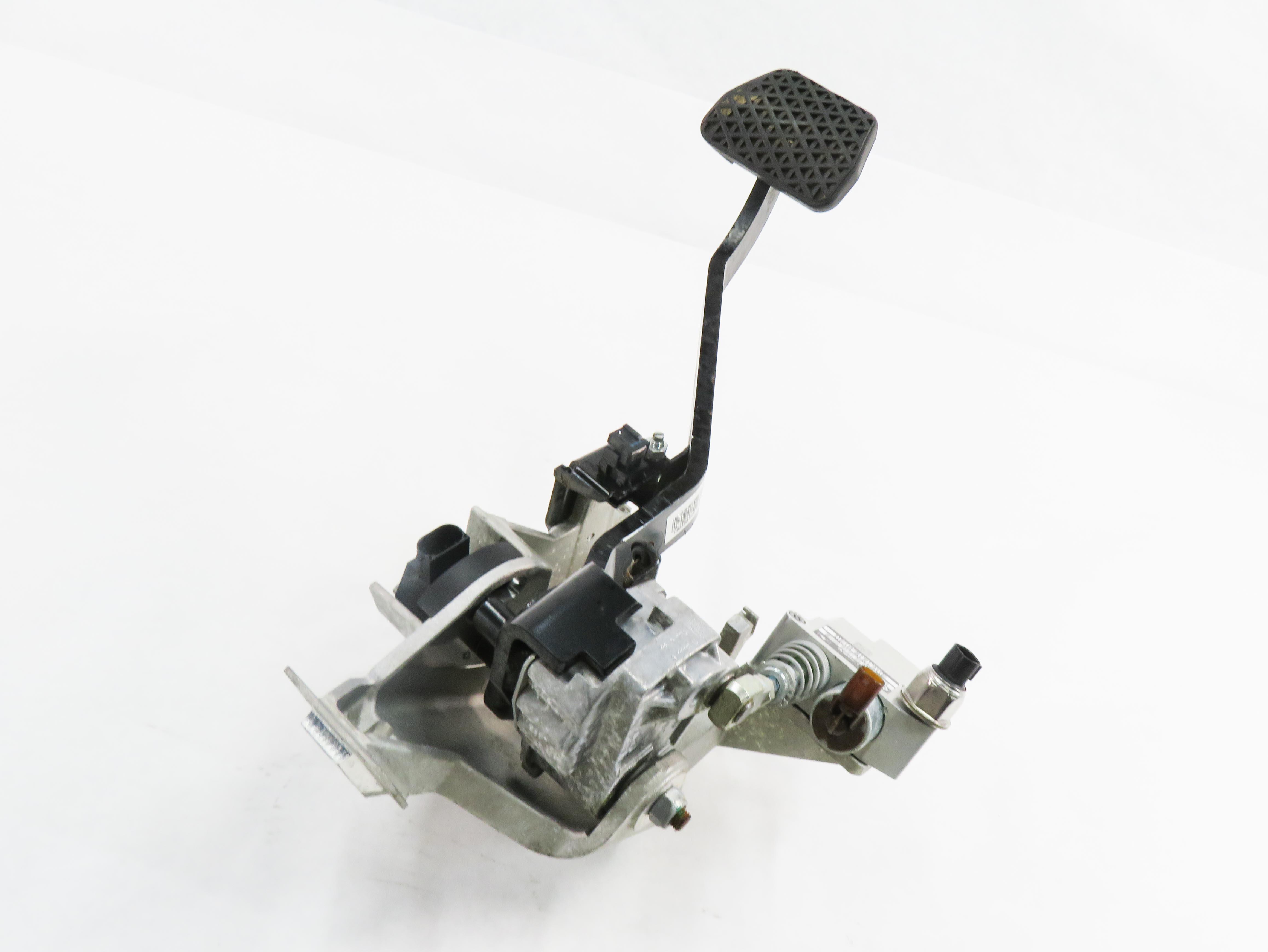 2010 BMW X6 (E72) HYBRID - BRAKE PEDAL ASSEMBLY — exact item pictured