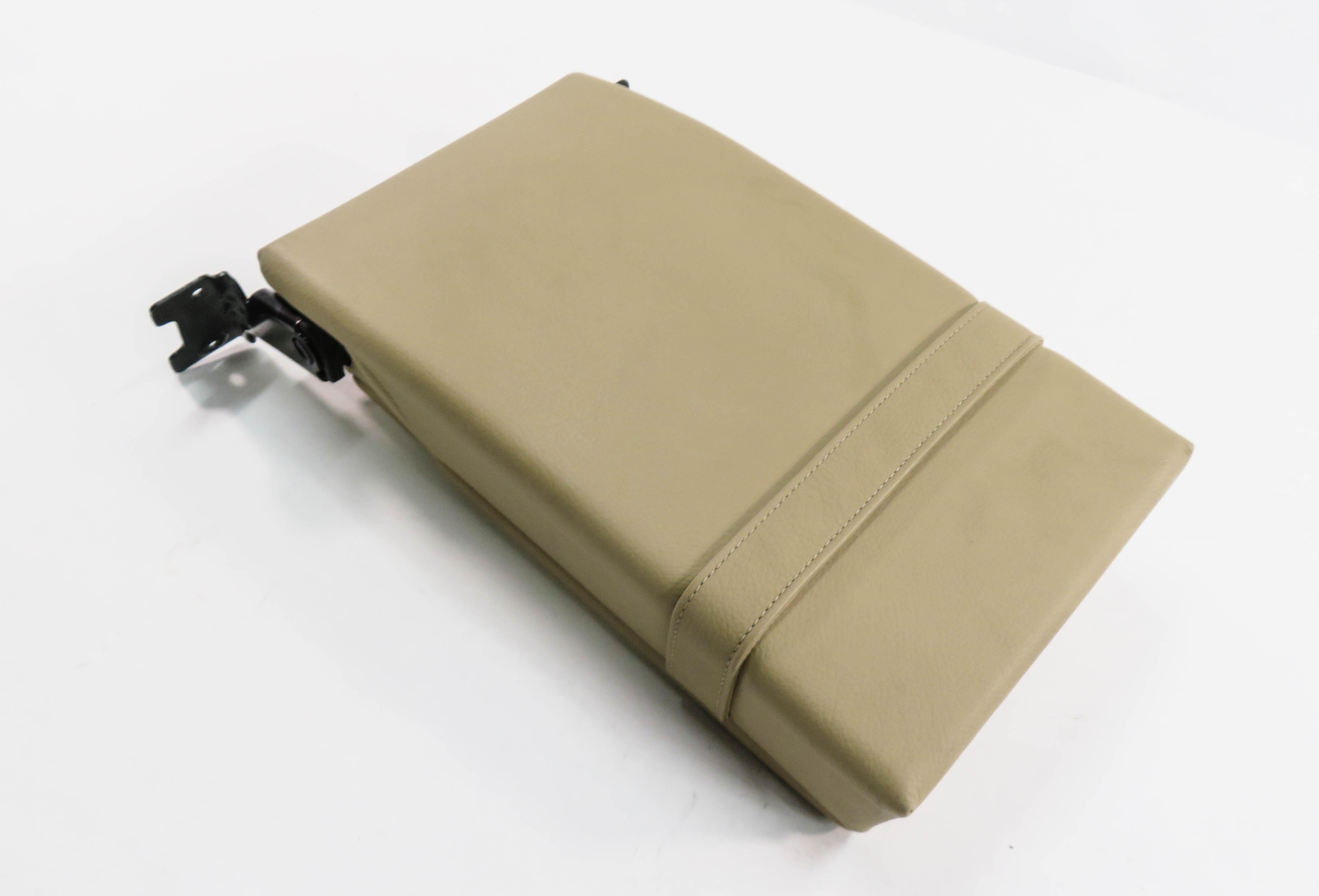 2008 MERCEDES BENZ CLS550 (W219) REAR SEAT CENTER CONSOLE ARMREST (BROWN 204A) — exact item pictured