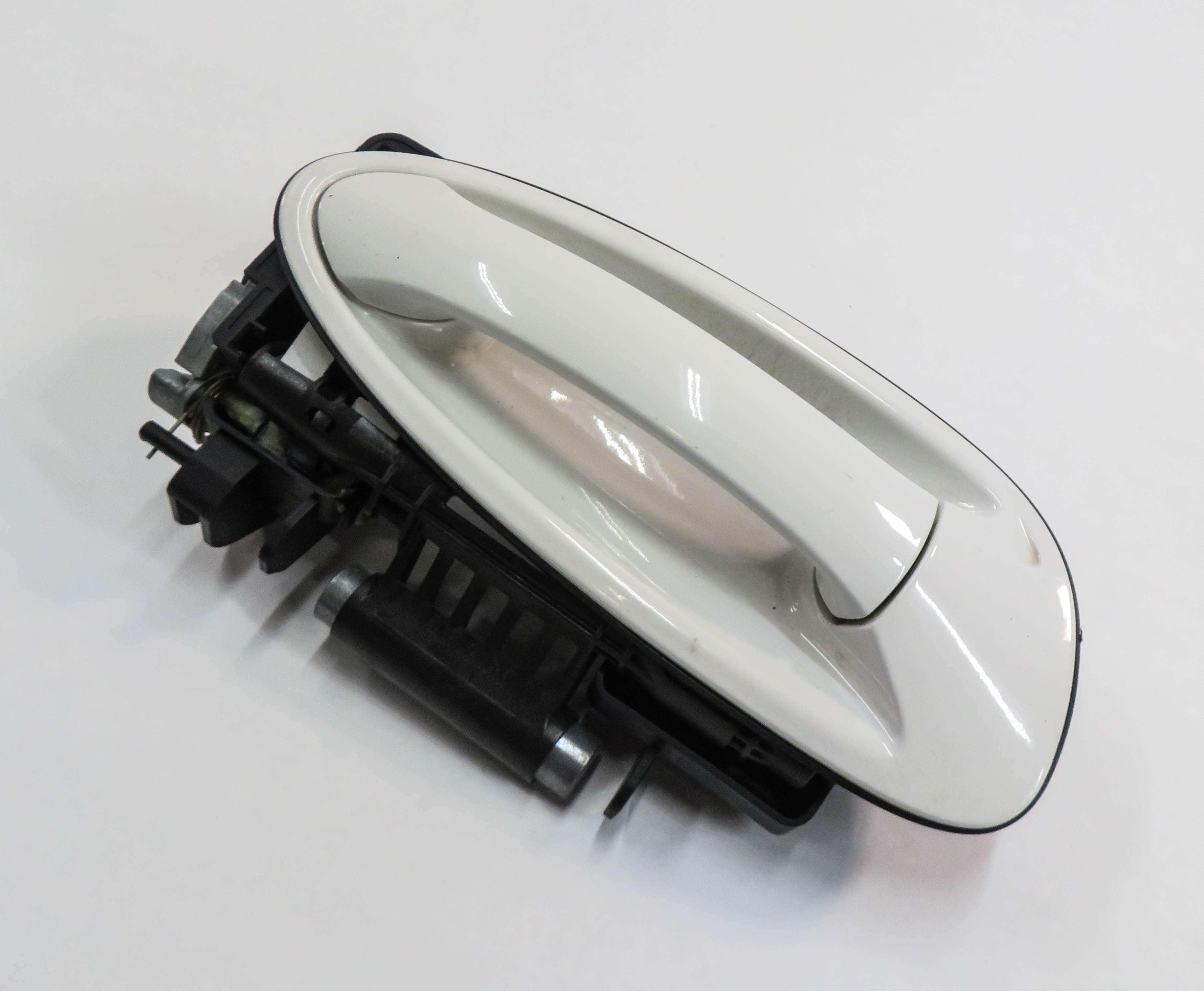 2010-2016 PORSCHE PANAMERA (970 G1) RIGHT FRONT EXTERIOR DOOR HANDLE (WHITE B4) — exact item pictured