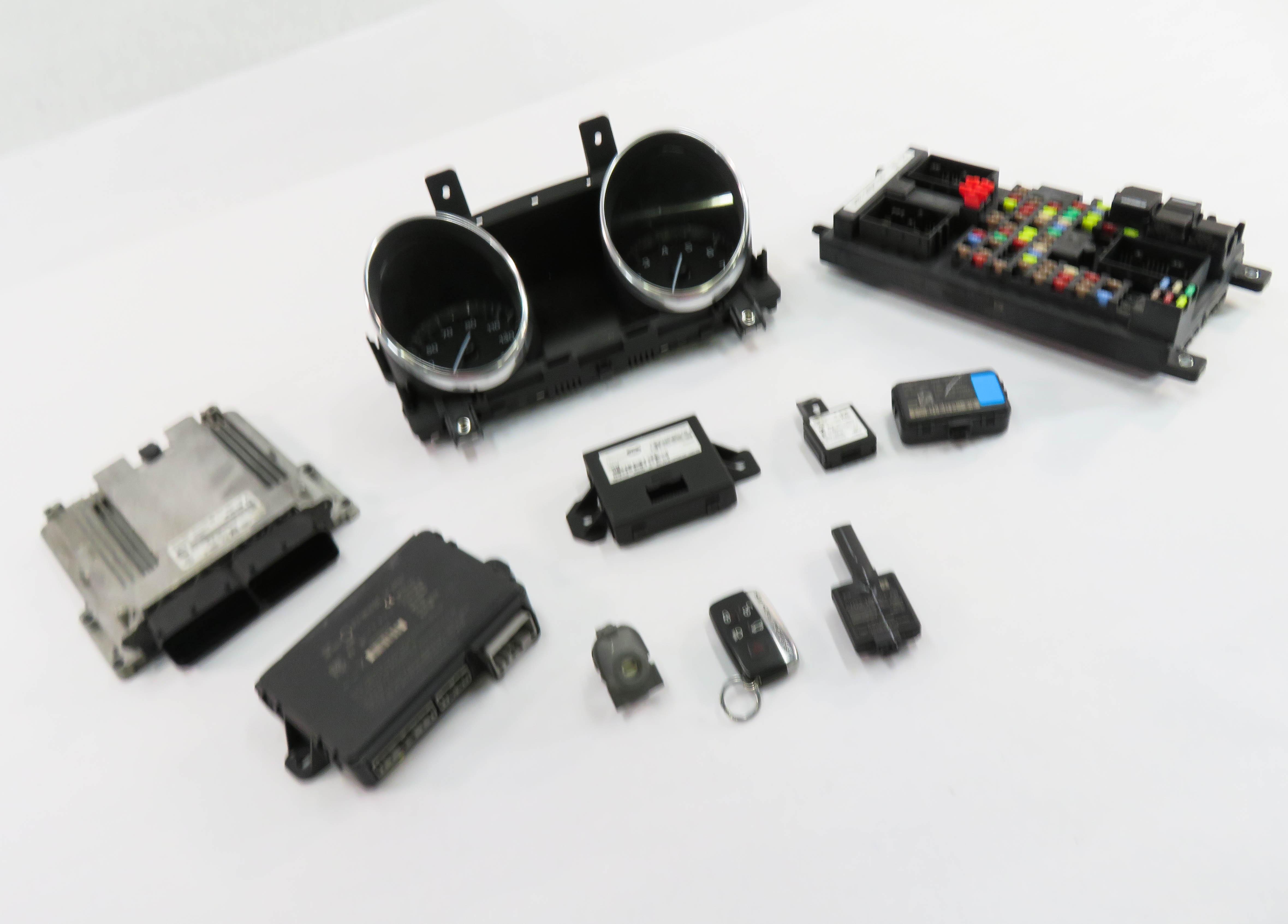 15 RANGE ROVER SPORT (L493) 3.0L SUPERCHARGED ENGINE IMMOBILIZER MODULE KEY SET — exact item pictured