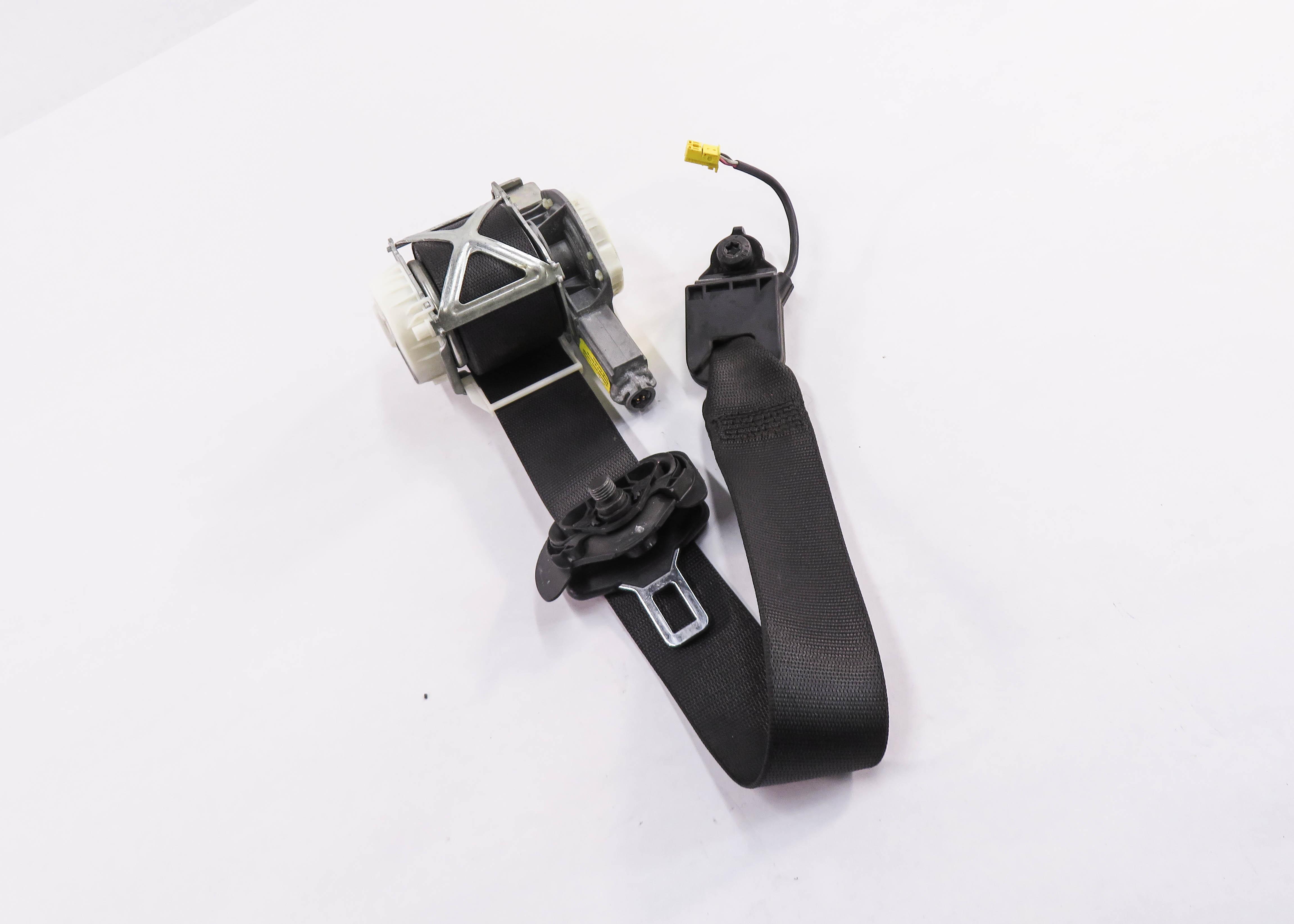 10-11 MERCEDES C250 C300 C350 C63 (W204) RIGHT FRONT SEATBELT RETRACTOR (BLACK) — exact item pictured