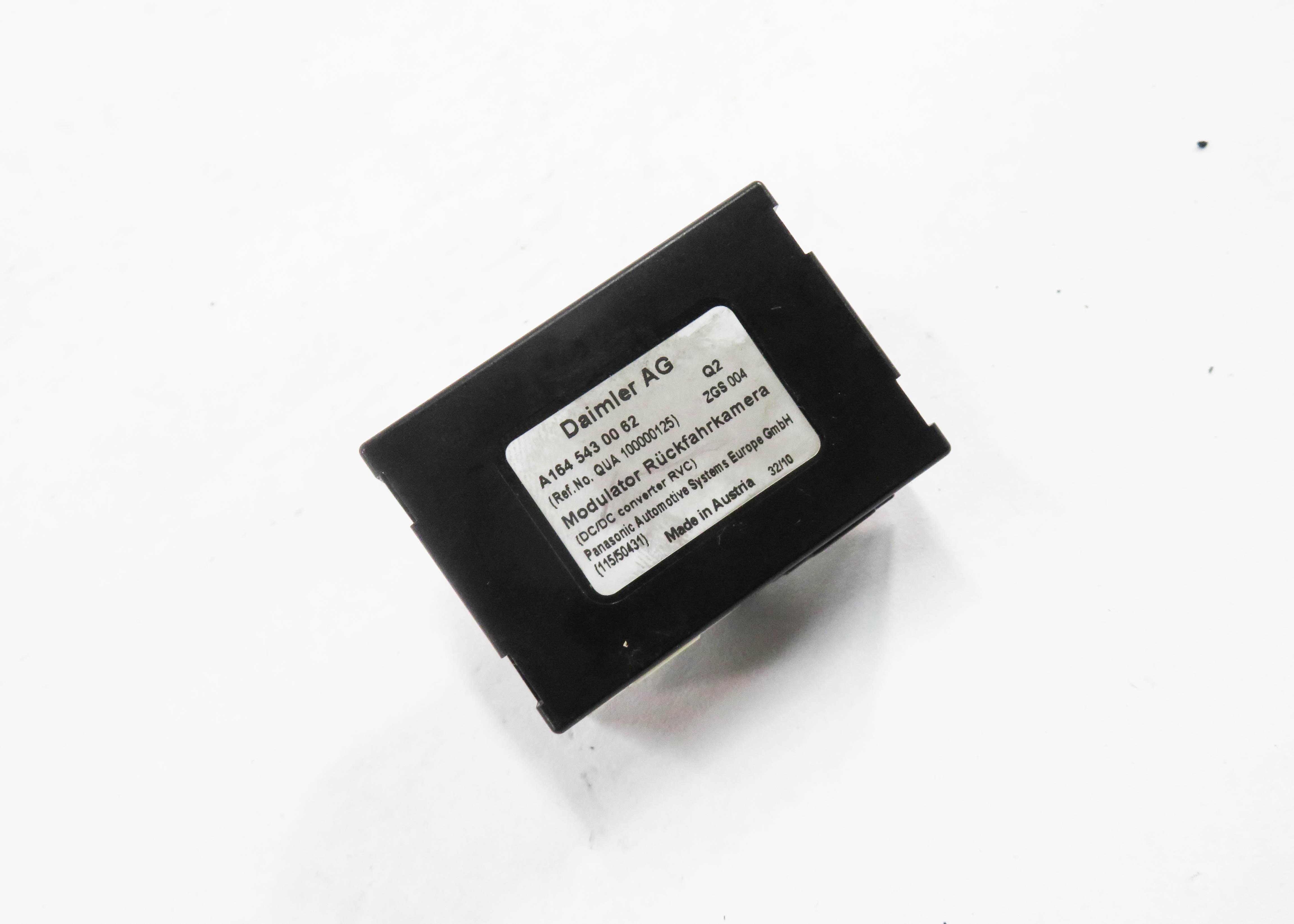 2011 MERCEDES C63 AMG (W204) REARVIEW BACKUP REVERSE CAMERA CONTROL MODULE — exact item pictured