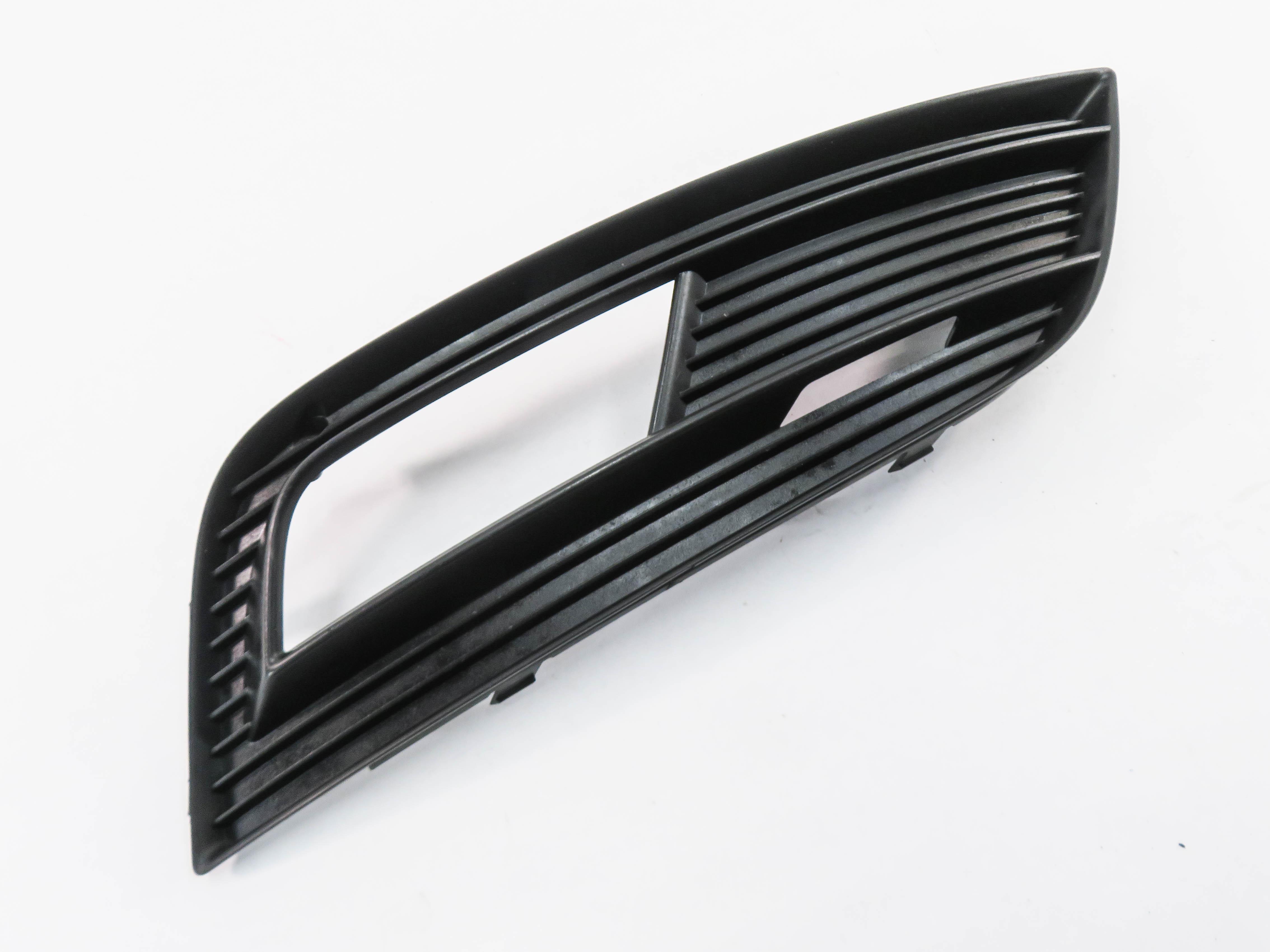 2013-2016 AUDI A4 (B8 8K) RIGHT FRONT PASSENGER FOGLIGHT FOG LIGHT GRILLE TRIM — exact item pictured