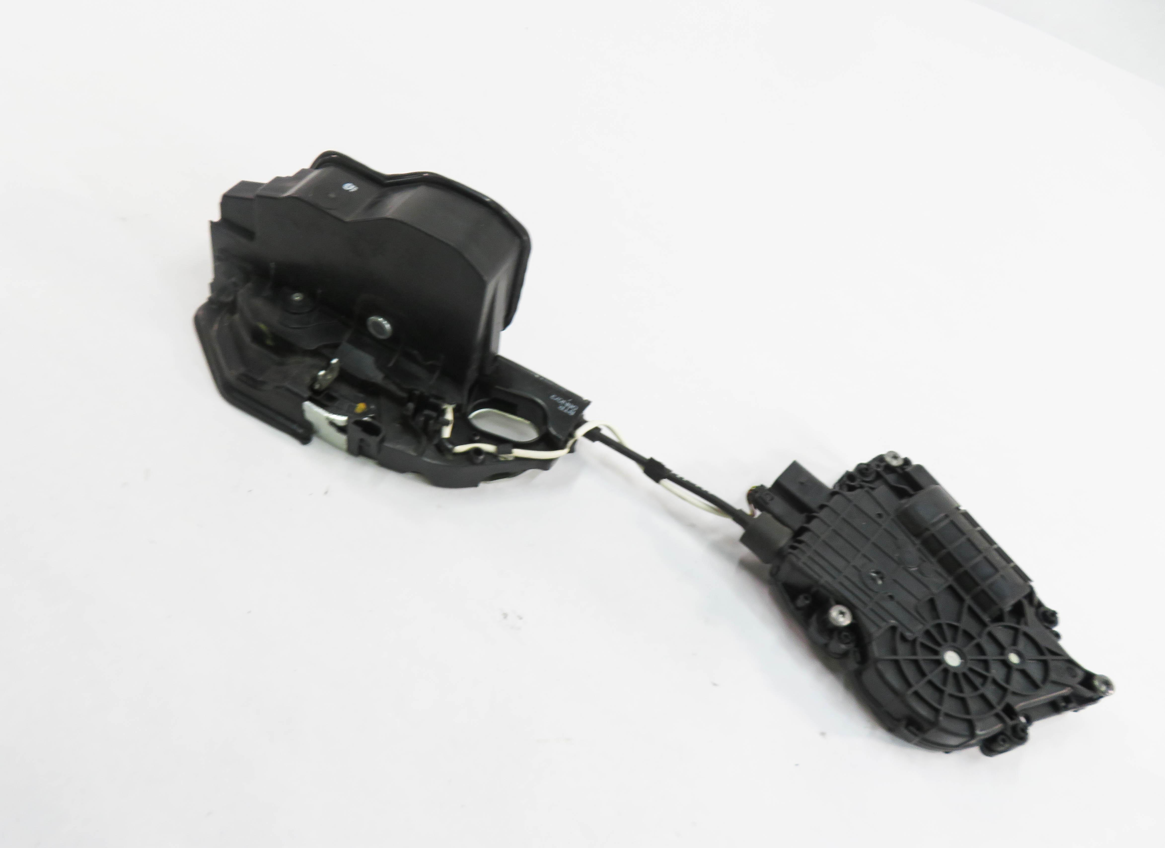 10-16 BMW 528i 535i 550i 750i 760i (F01 F10) RIGHT FRONT SOFT CLOSE DOOR LATCH — exact item pictured