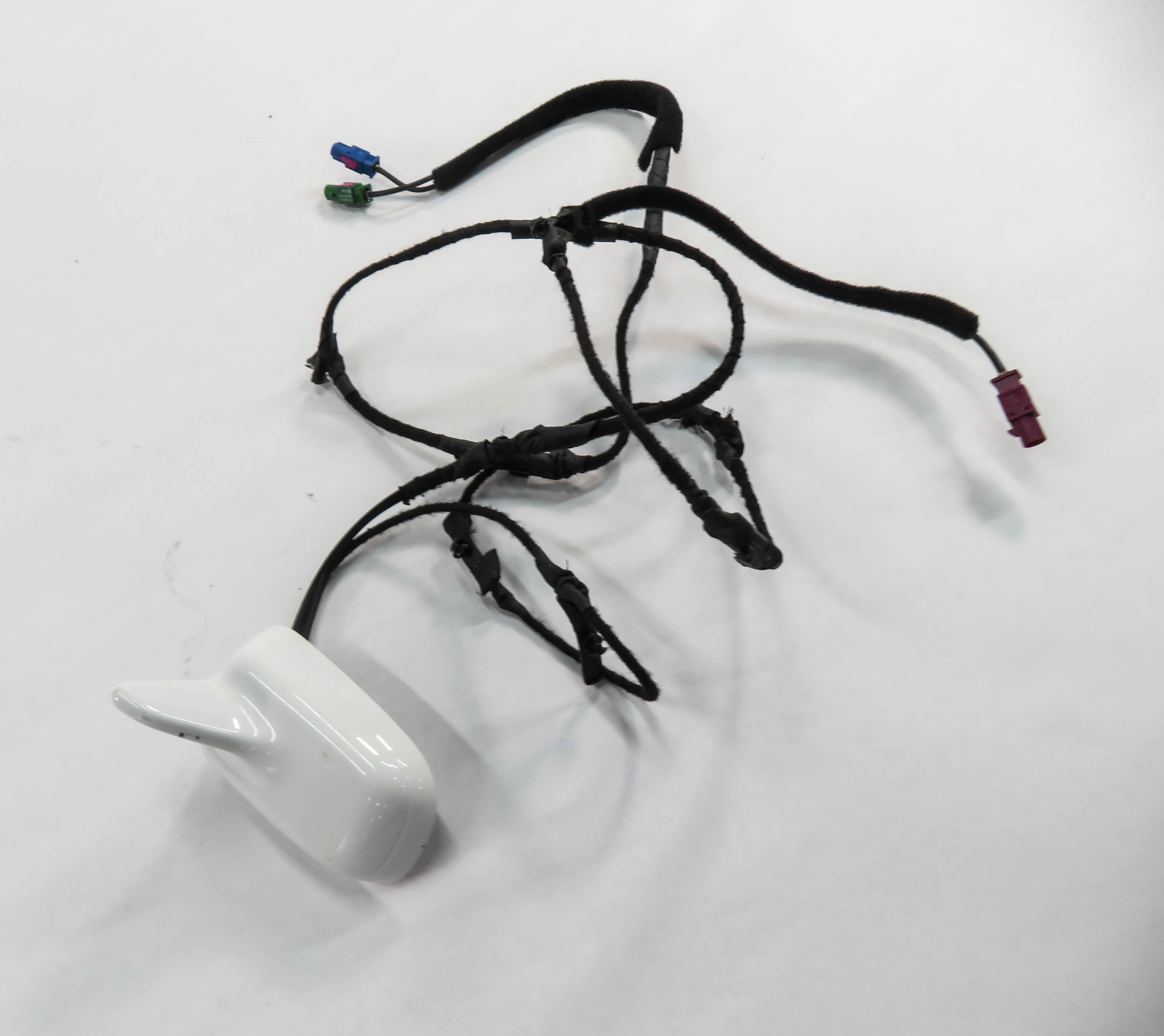 2008-2012 AUDI A5 S5 (B8 8T) COUPE RADIO STEREO RECEPTION ANTENNA (IBIS WHITE) — exact item pictured