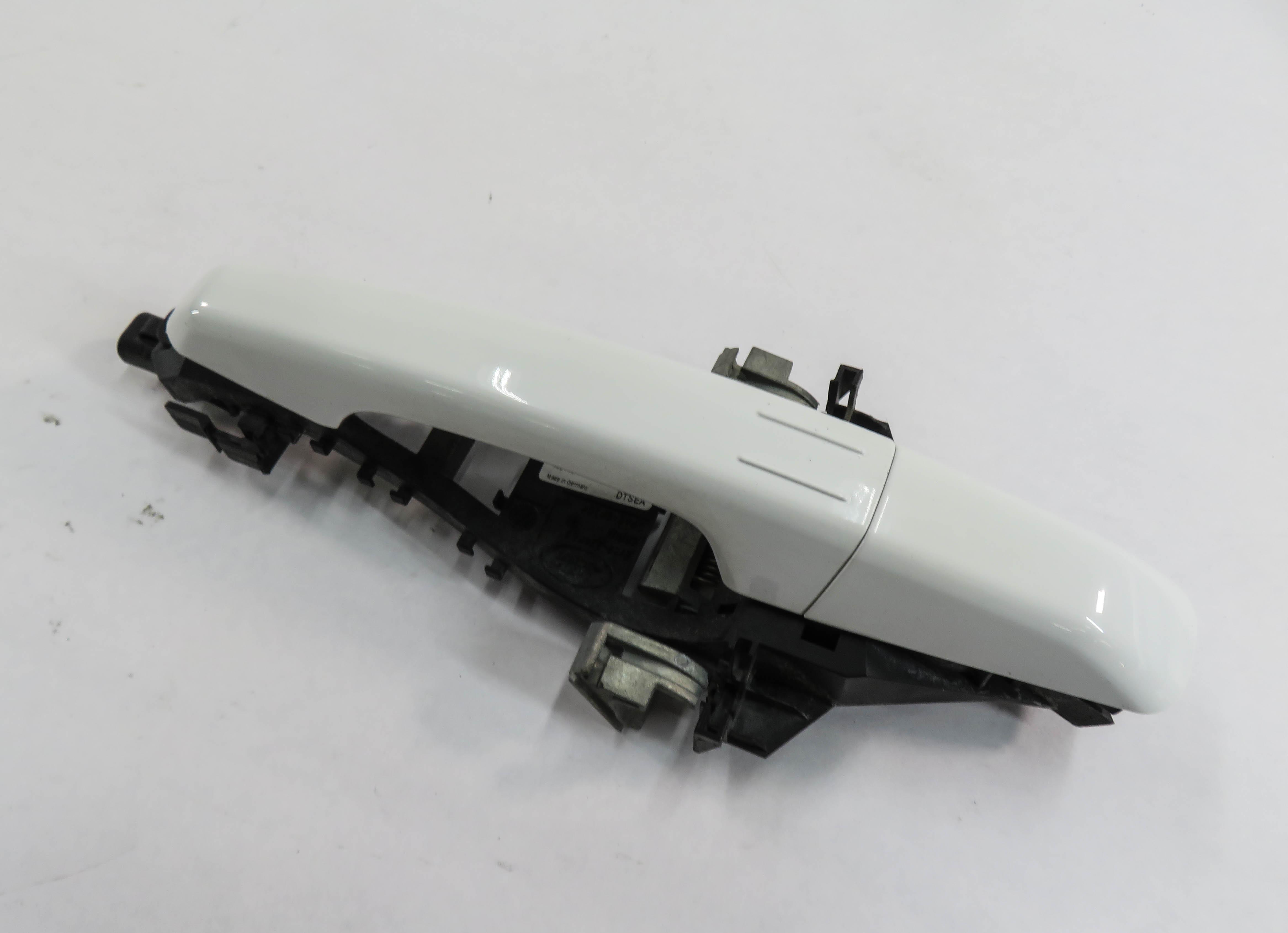 12-19 RANGE ROVER SPORT EVOQUE (L405 L494 L538) RIGHT FRONT DOOR HANDLE (WHTIE) — exact item pictured