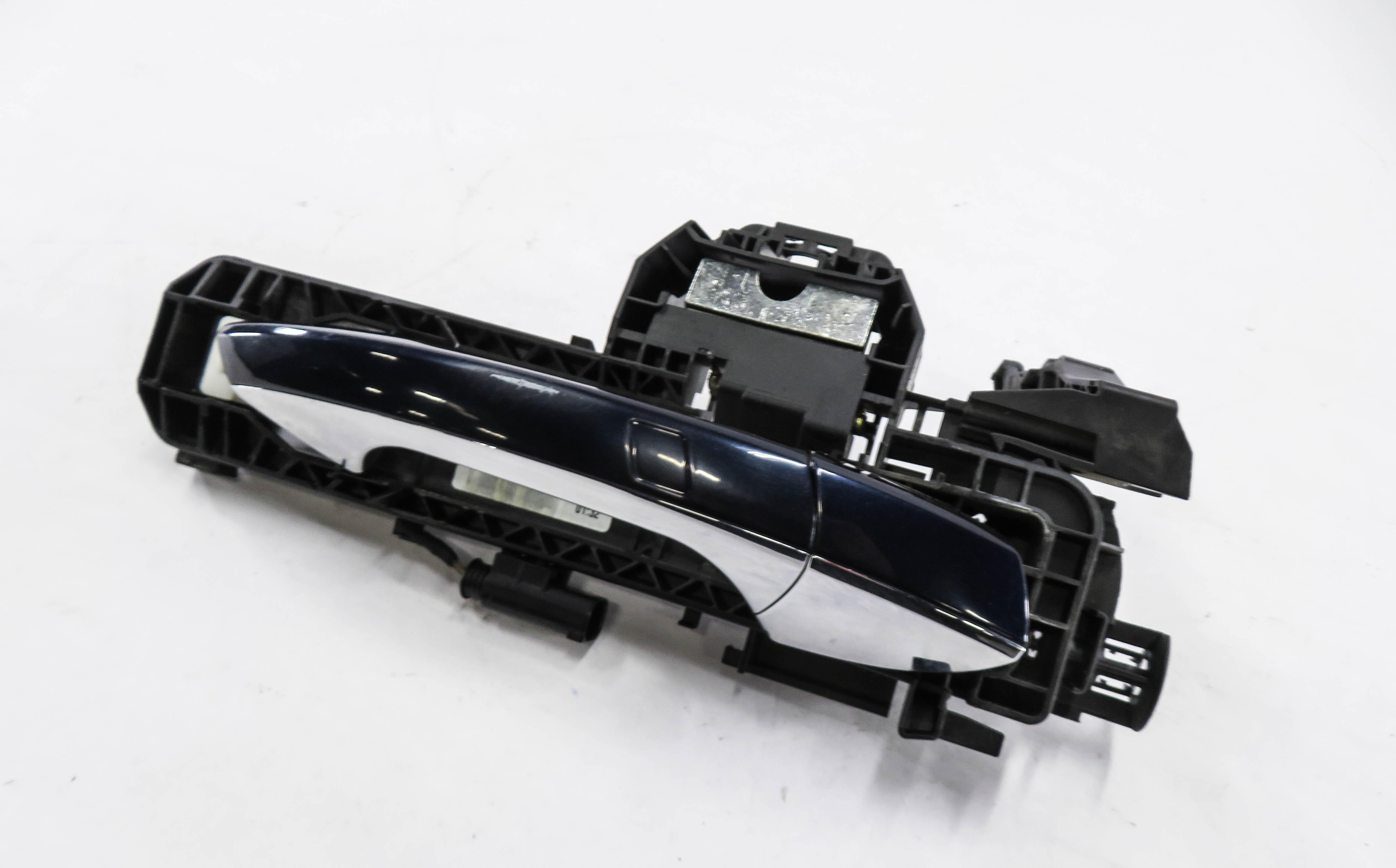 13-16 MERCEDES GL350 GL450 GL550 ML350 - RIGHT FRONT KEYLESS DOOR HANDLE (BLUE) — exact item pictured