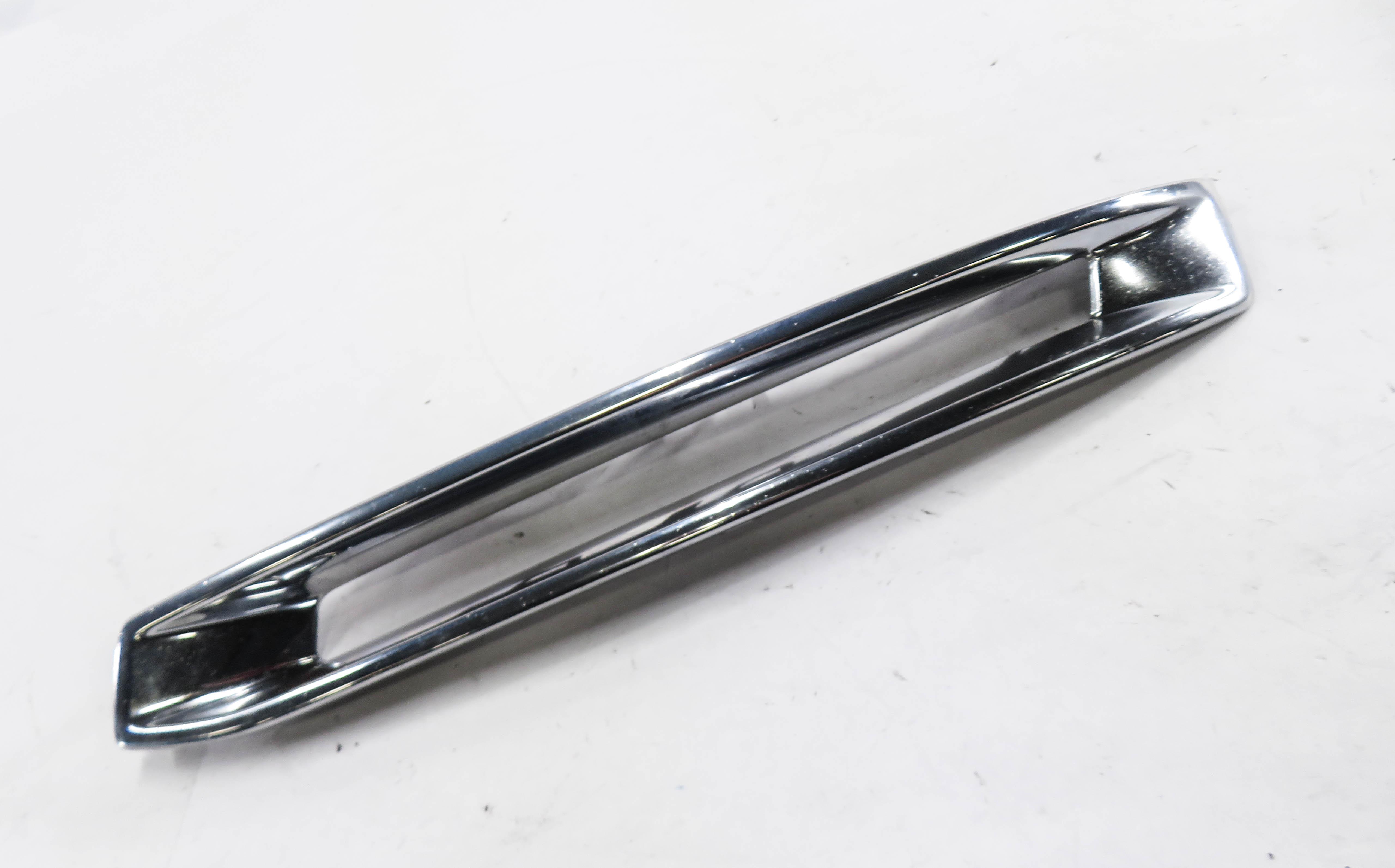 2014 MERCEDES GL550 (X166) RIGHT FRONT PASSENGER FOGLIGHT TRIM — exact item pictured