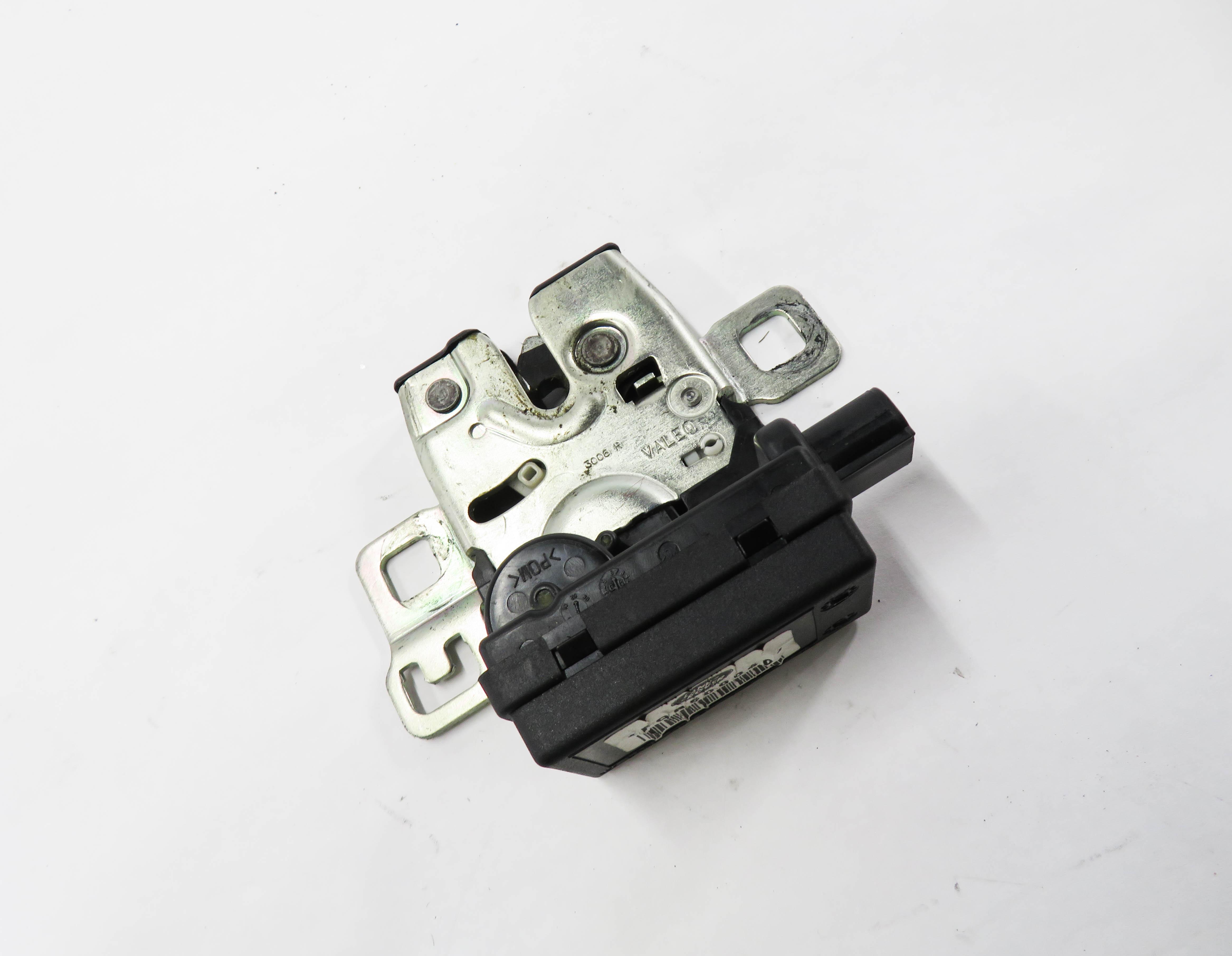 2006 RANGE ROVER SPORT (L320) REAR TRUNK UPPER GLASS LOCK LATCH ACTUATOR — exact item pictured