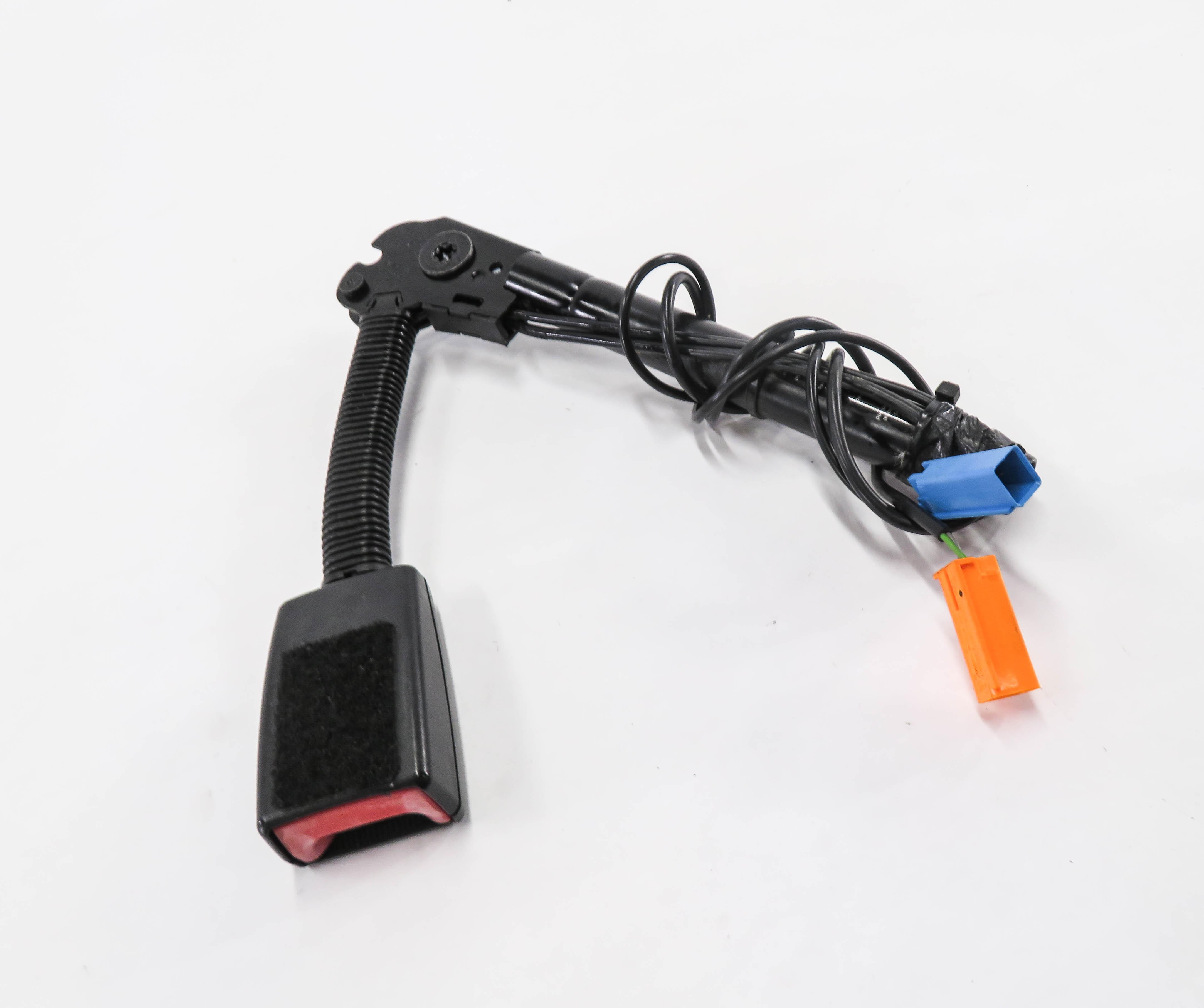 2006-2007 LR3 / RANGE ROVER SPORT (L320) RIGHT FRONT SEATBELT BUCKLE RECEIVER — exact item pictured