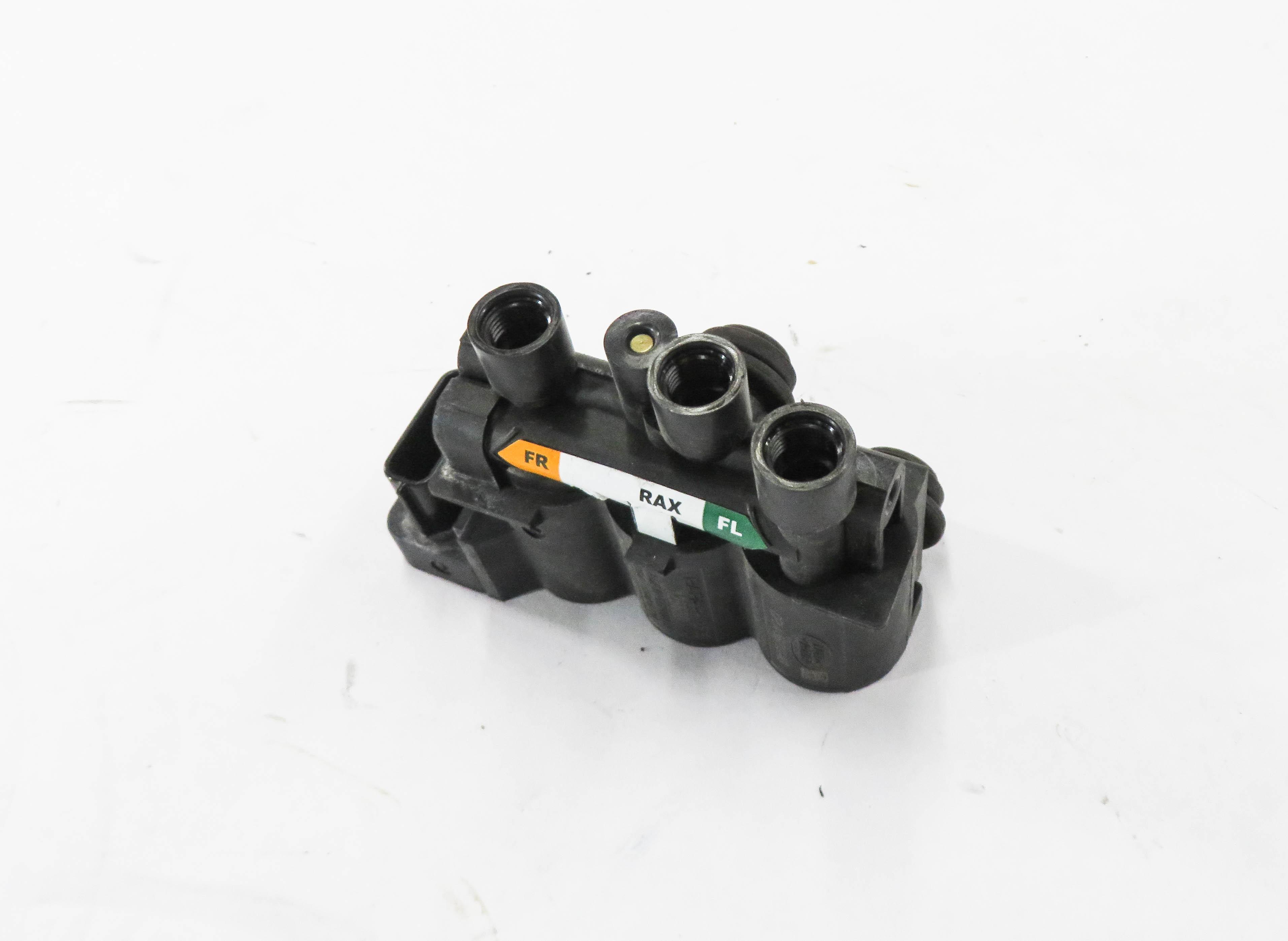 2013 RANGE ROVER (L405) FRONT AIR SUSPENSION VALVE BLOCK — exact item pictured