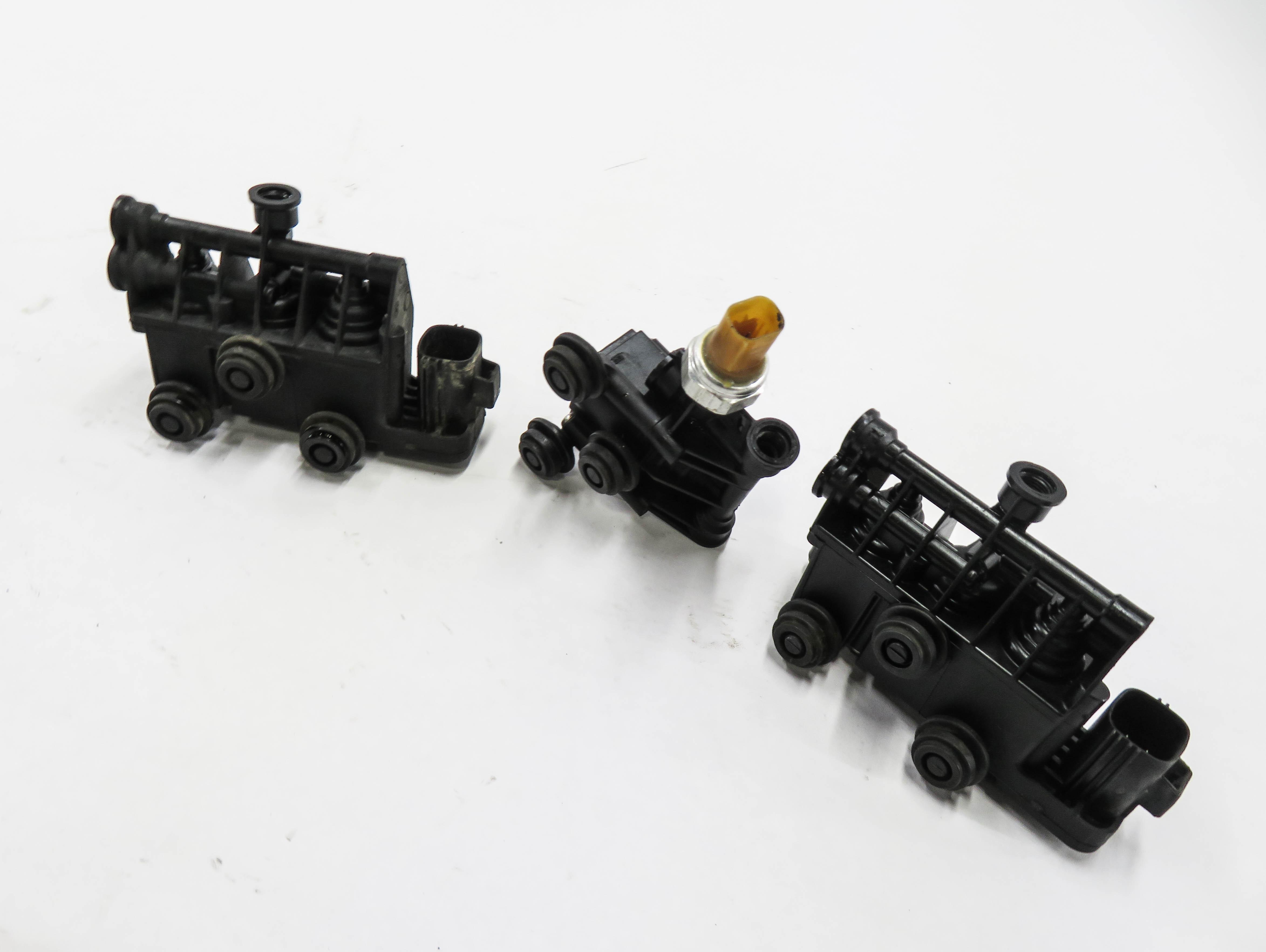 2010 RANGE ROVER SPORT (L320) AIR SUSPENSION VALVE BLOCK SET-3 — exact item pictured