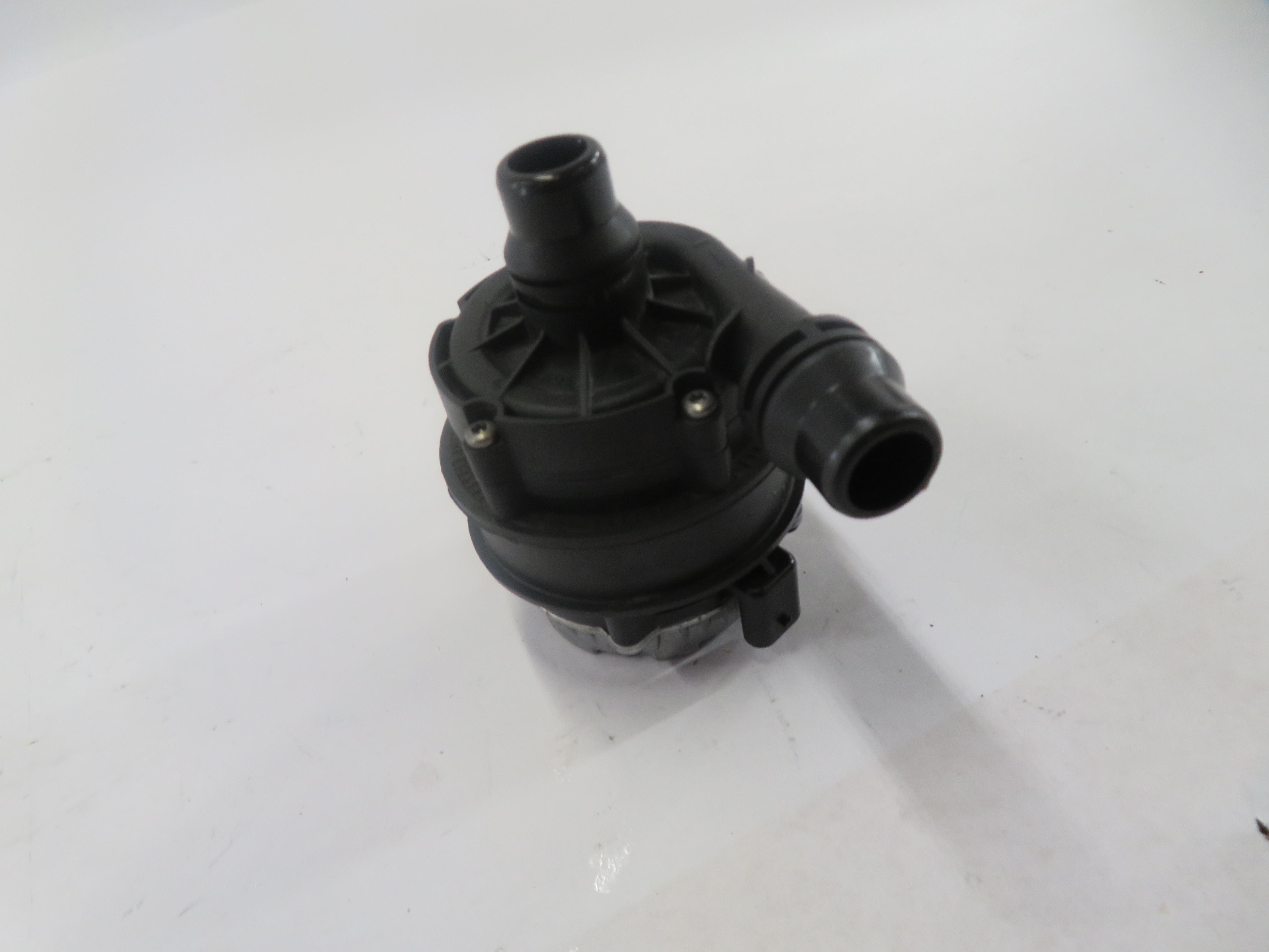 2016 MERCEDES C300 (W205) 2.0L M274 TURBO ENGINE - AUXILIARY WATER PUMP — exact item pictured