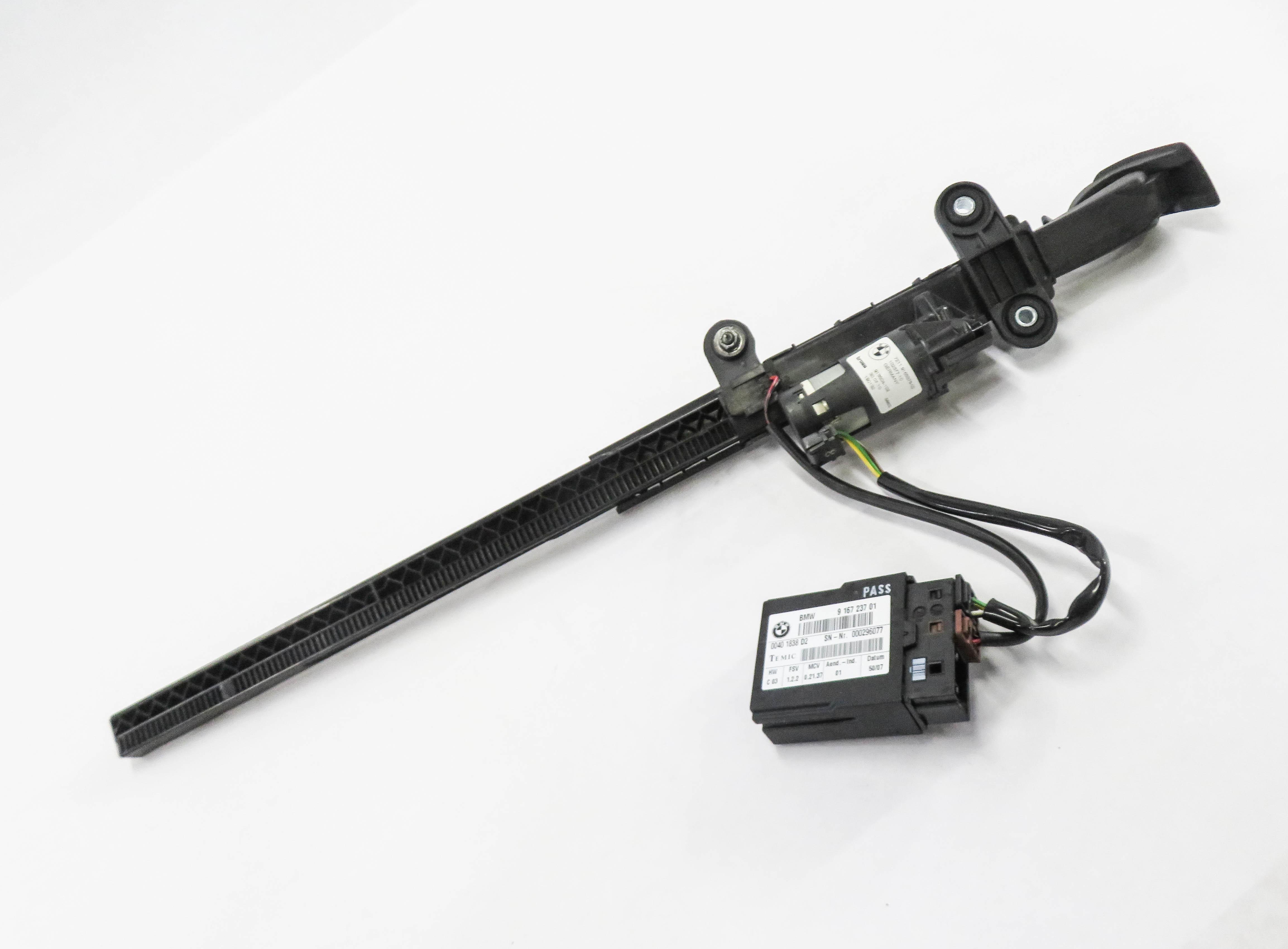 2008 BMW 335i (E92) RIGHT FRONT PASSENGER SEATBELT HANDOVER ARM w/ MODULE — exact item pictured