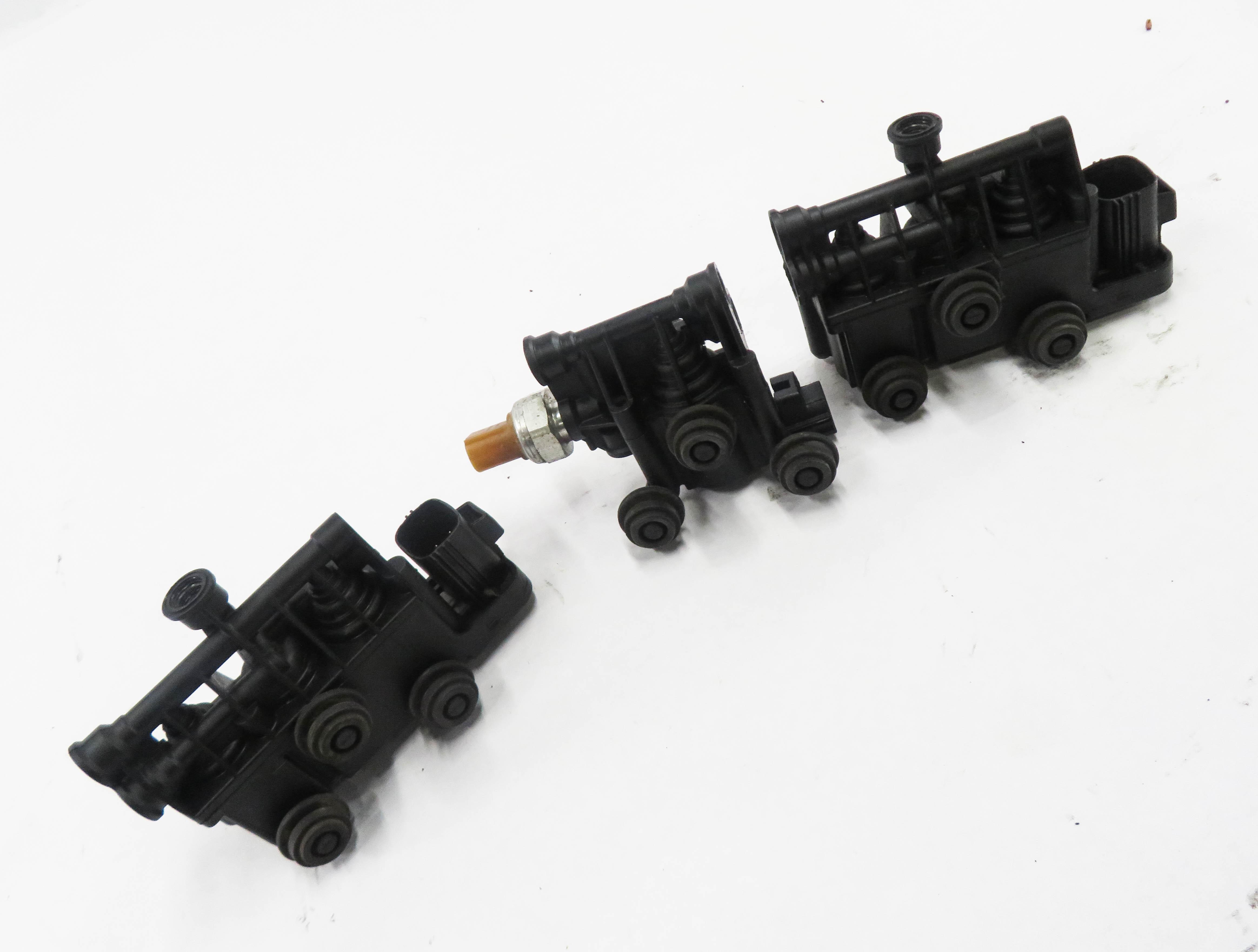 2007 RANGE ROVER SPORT (L320) AIR SUSPENSION VALVE BLOCK SET-3 — exact item pictured