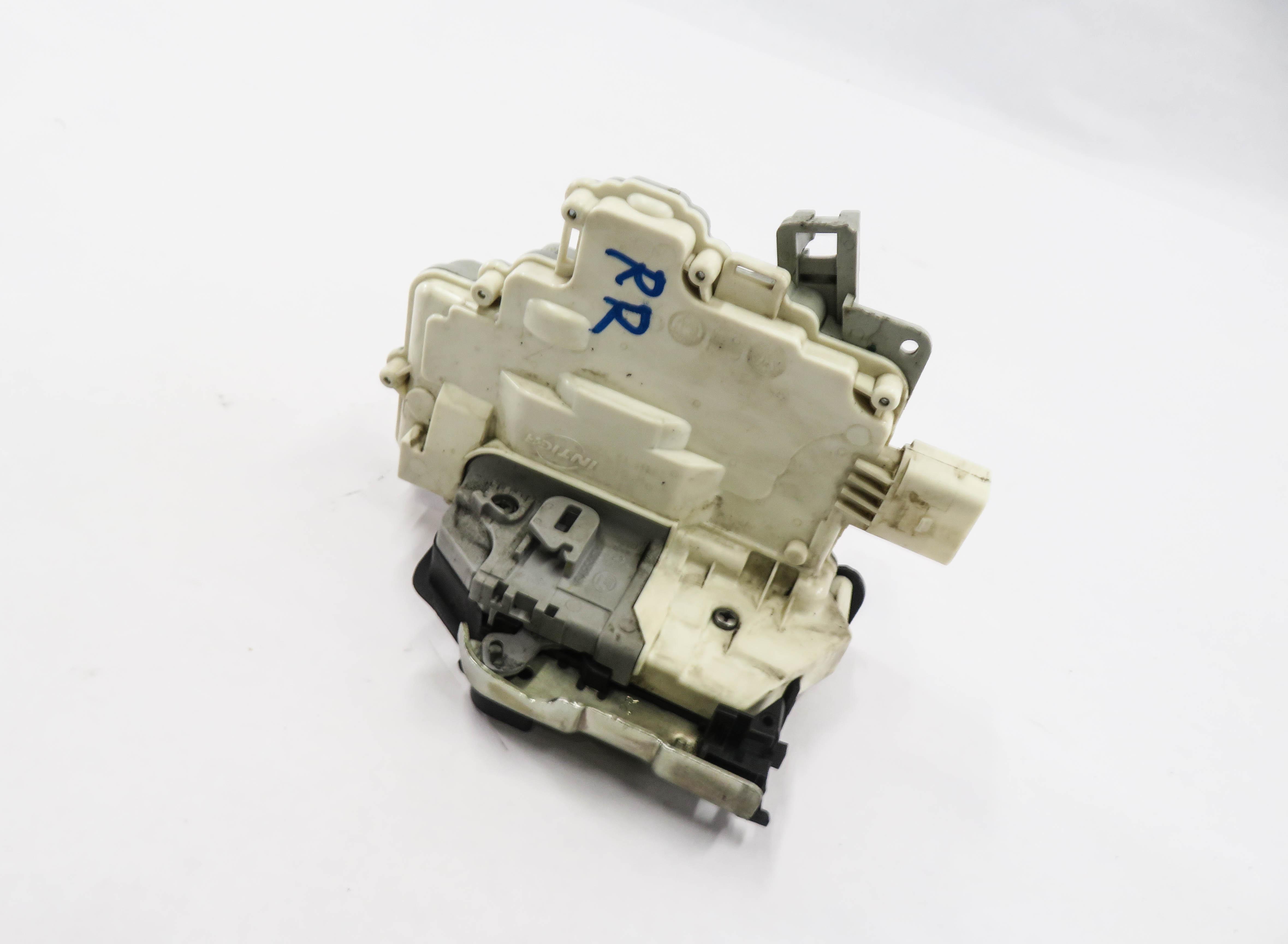 09-18 AUDI / PORSCHE - A4 S4 Q5 CAYENNE PANAMERA - RIGHT REAR DOOR LOCK LATCH — exact item pictured