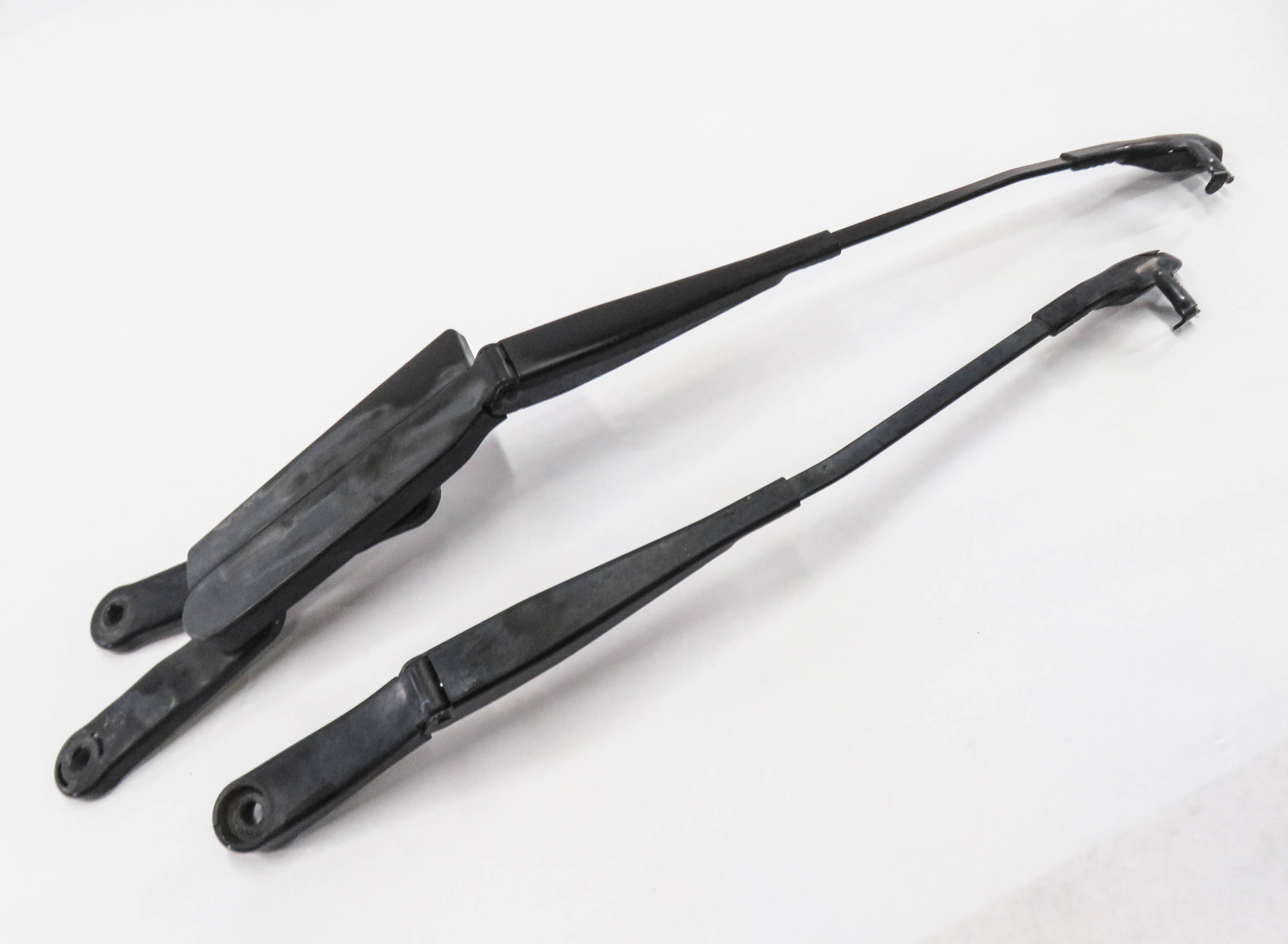 2011-2018 PORSCHE CAYENNE (958) FRONT LEFT & RIGHT WINDSHIELD WIPER ARM SET-2 — exact item pictured