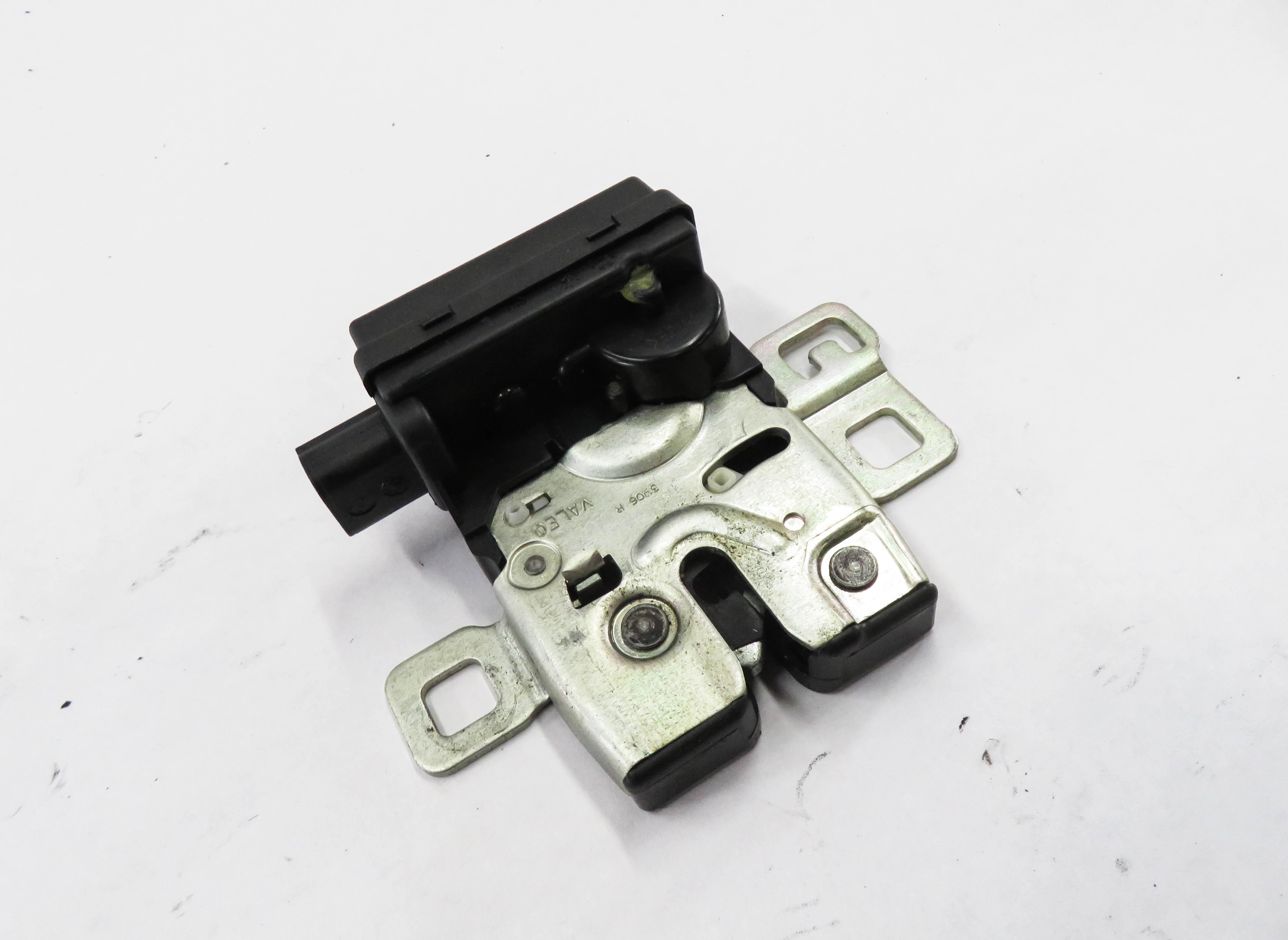 2007 RANGE ROVER SPORT (L320) REAR TRUNK UPPER GLASS LOCK LATCH ACTUATOR — exact item pictured