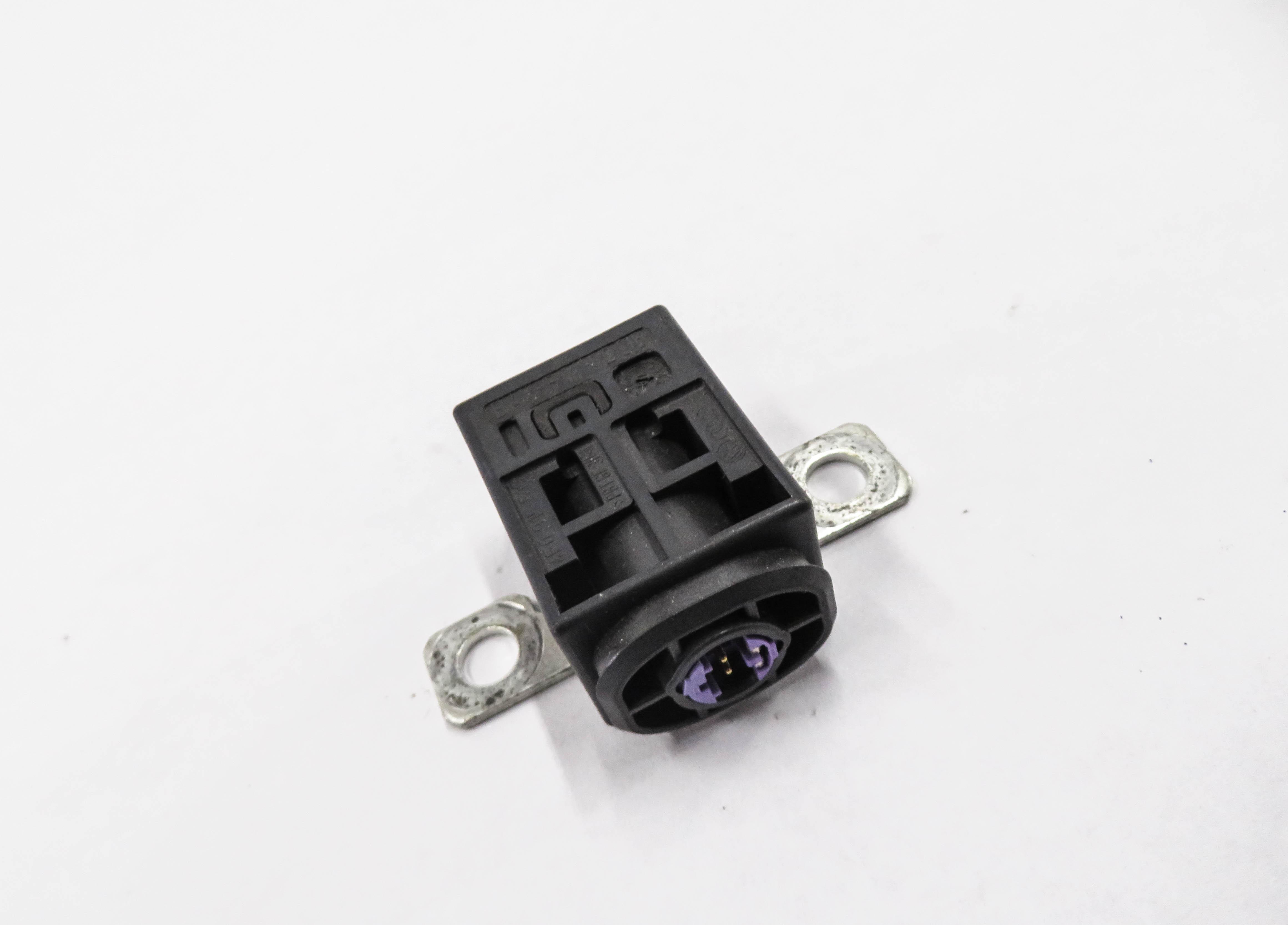 2011 AUDI Q7 (4L) POSITIVE BATTERY OVERLOAD PROTECTION SENSOR SWITCH — exact item pictured