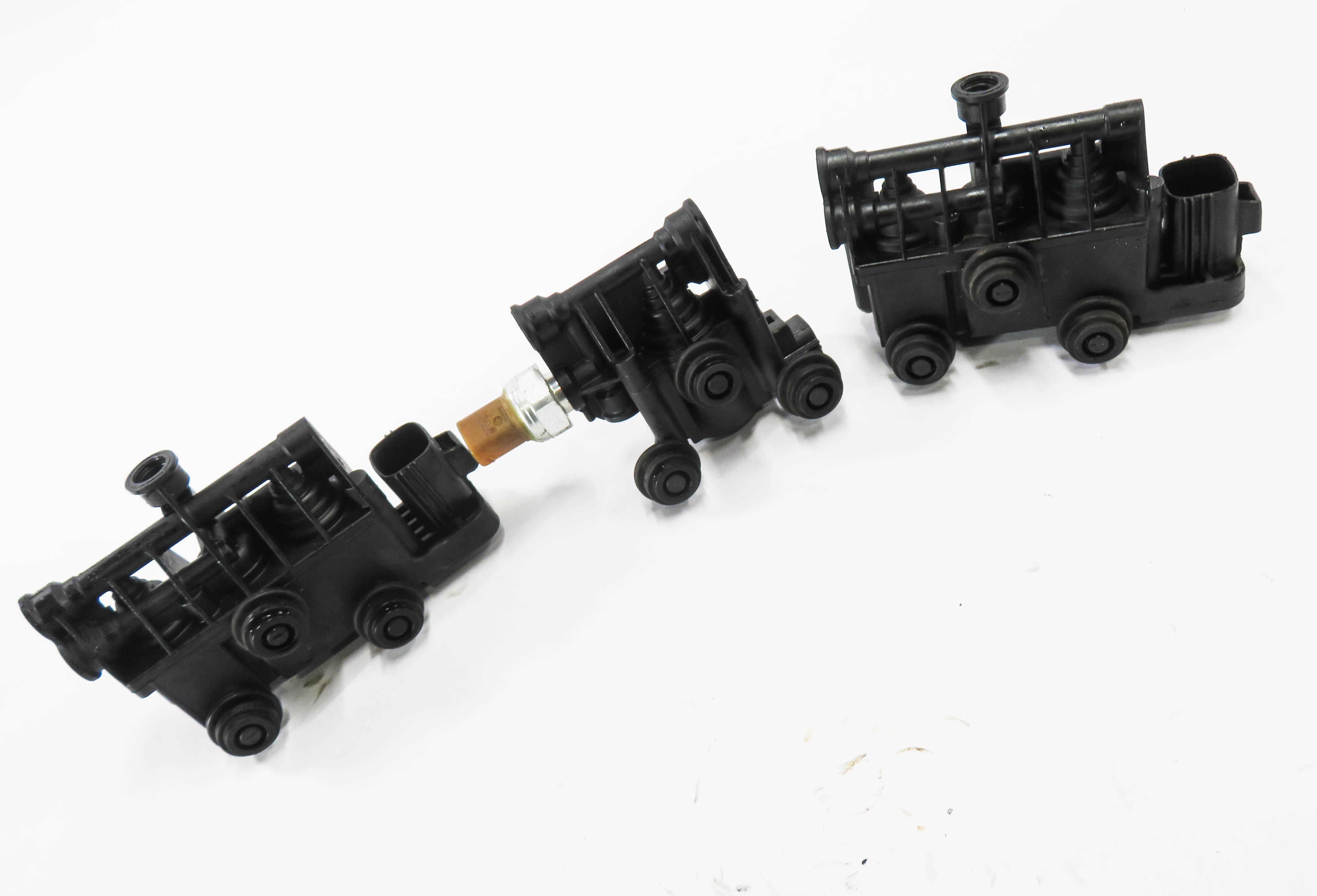 2006 RANGE ROVER SPORT (L320) AIR SUSPENSION VALVE BLOCK SET-3 — exact item pictured