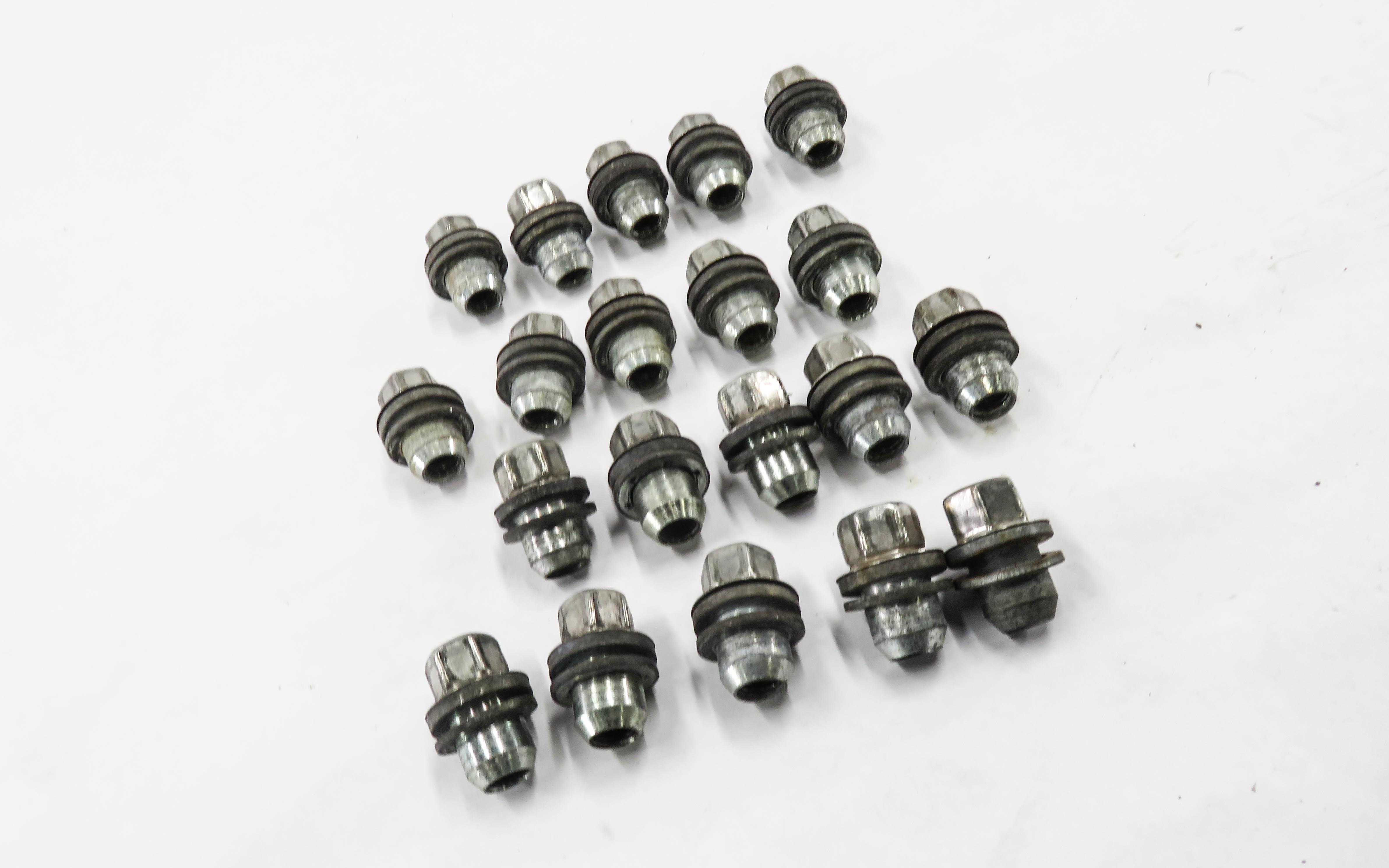 2005-2018 RANGE ROVER / SPORT LR3 LR4 DISCOVERY WHEEL TIRE RIM LUG NUT SET-20 — exact item pictured