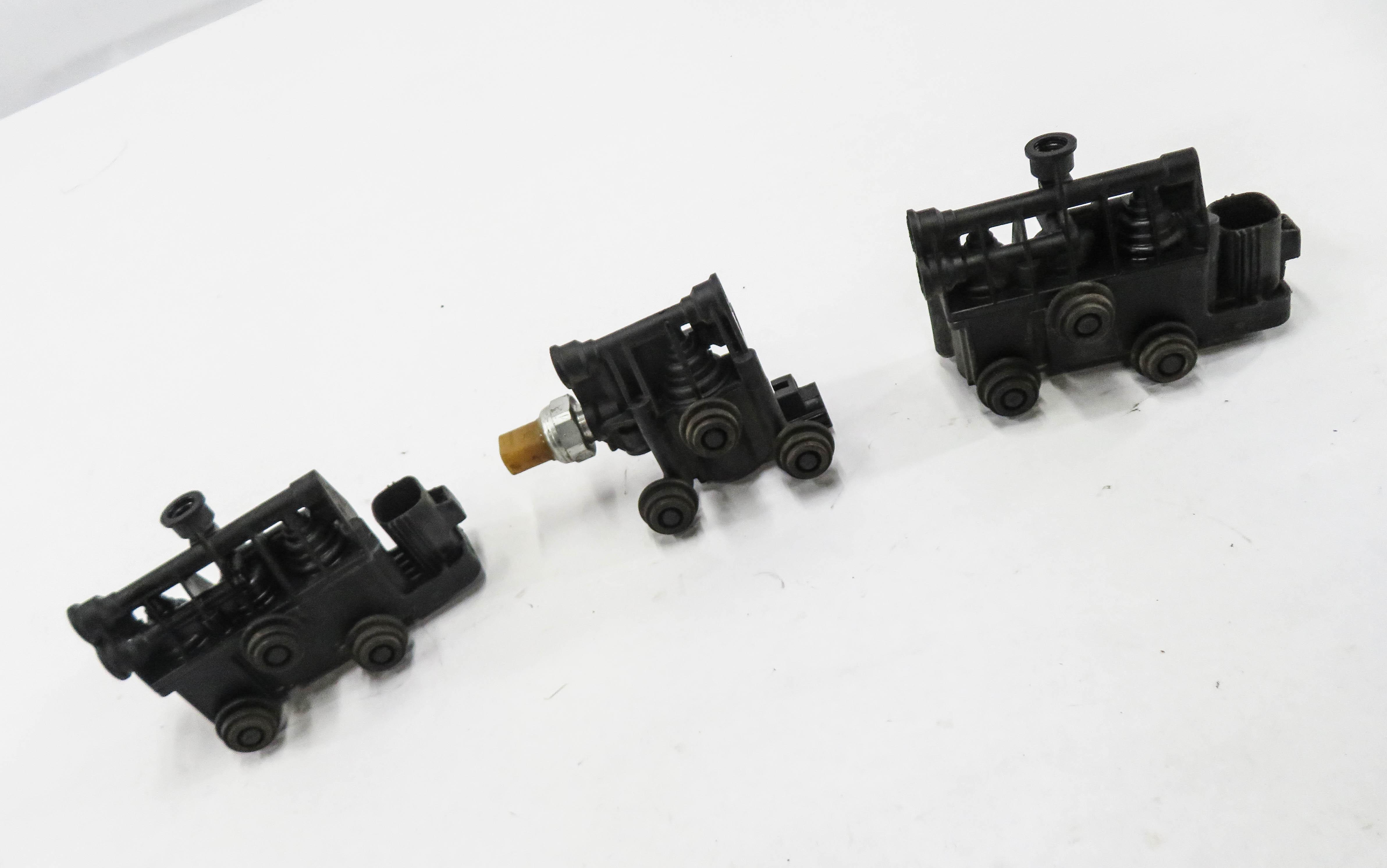 2008 RANGE ROVER SPORT (L320) AIR SUSPENSION VALVE BLOCK SET-3 — exact item pictured