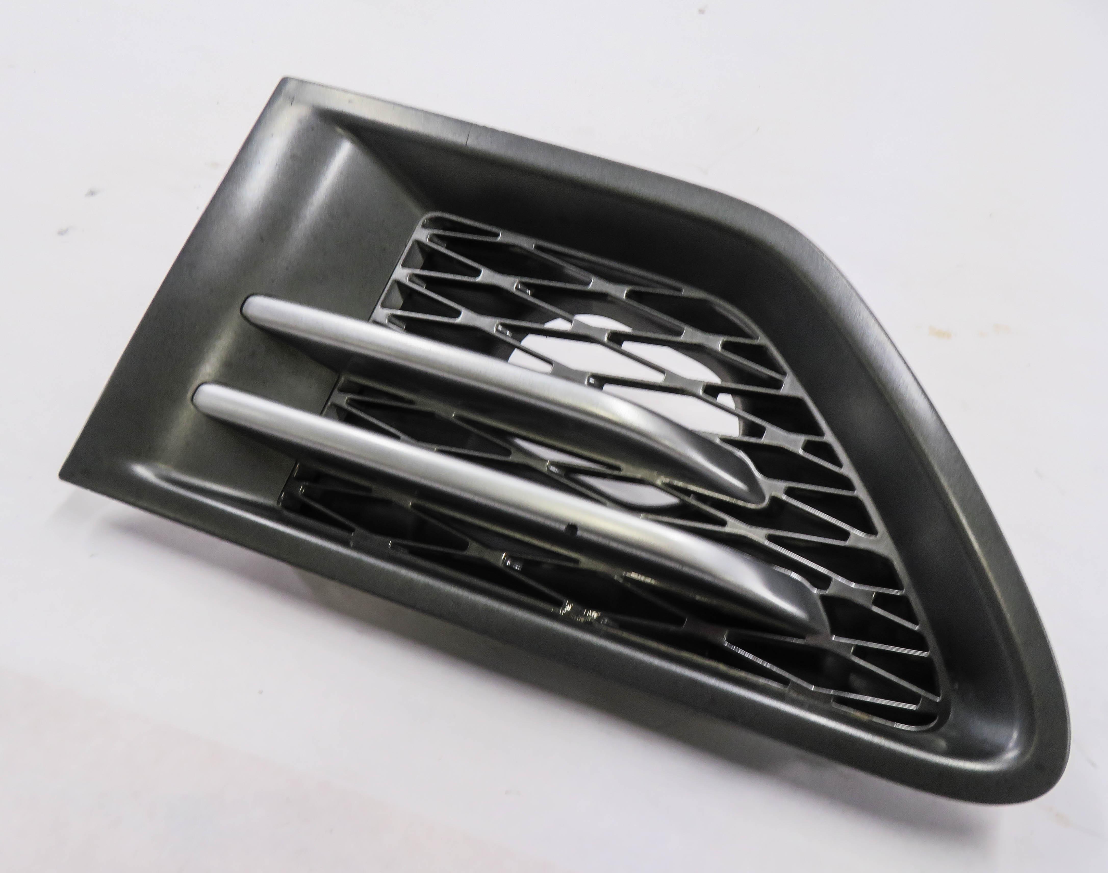 2010 RANGE ROVER SPORT (L320) LEFT FRONT DRIVER FENDER VENT GRILLE TRIM — exact item pictured