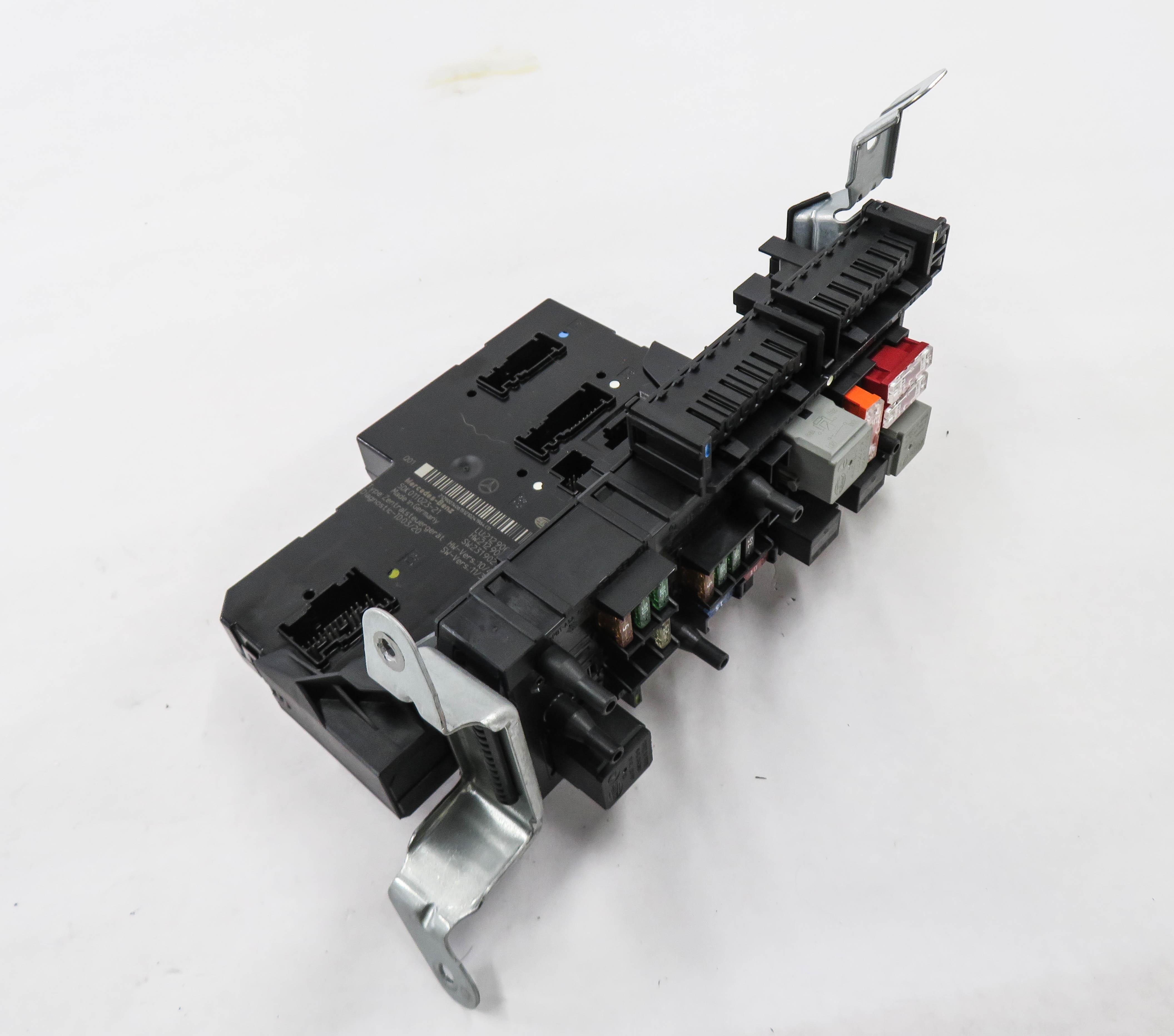 2013 MERCEDES E350 (W212) REAR SIGNAL ACQUISITON CONTROL MODULE FUSE BOX — exact item pictured