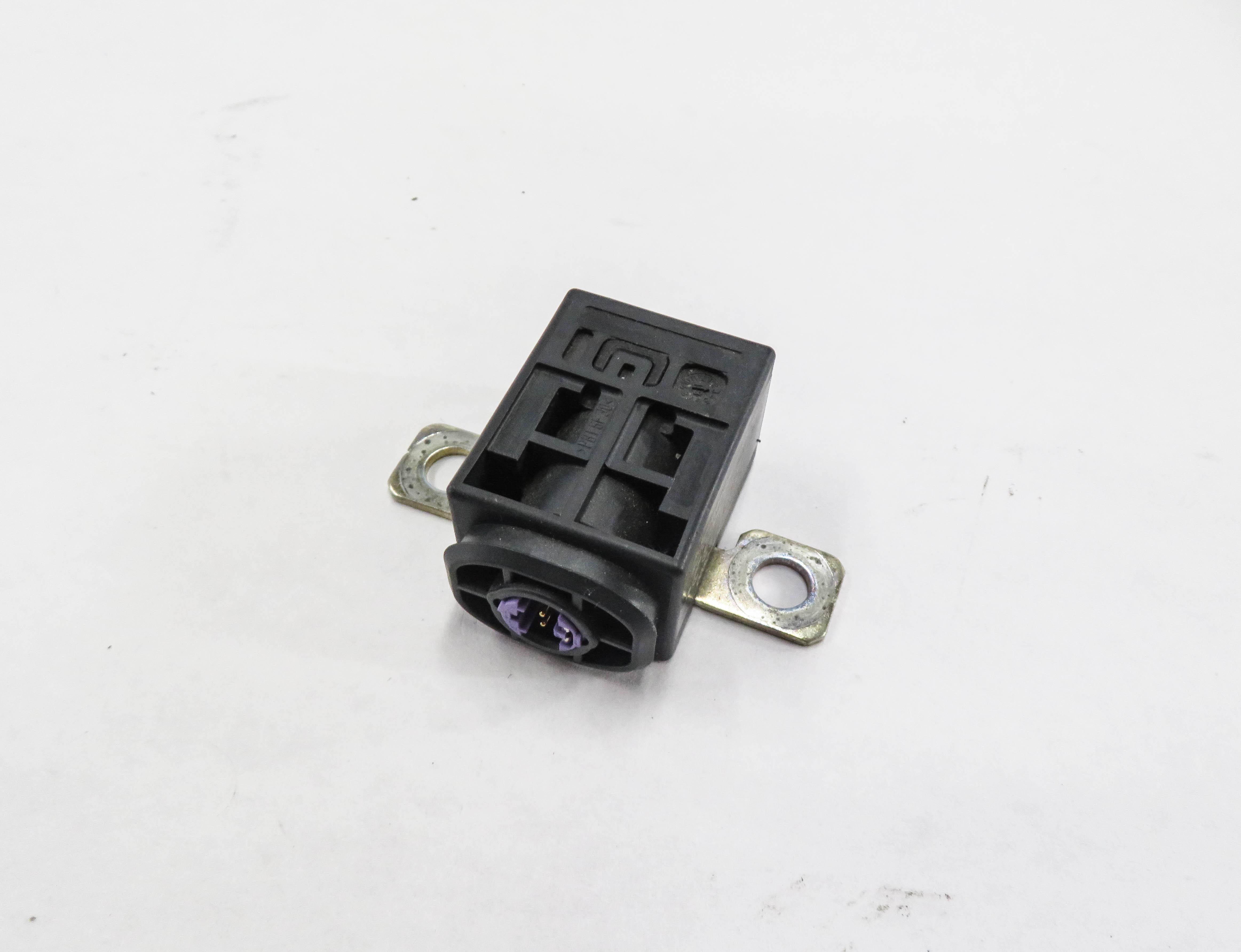 2014 AUDI Q7 (4L) BATTERY OVERLOAD PROTECTION SWITCH — exact item pictured