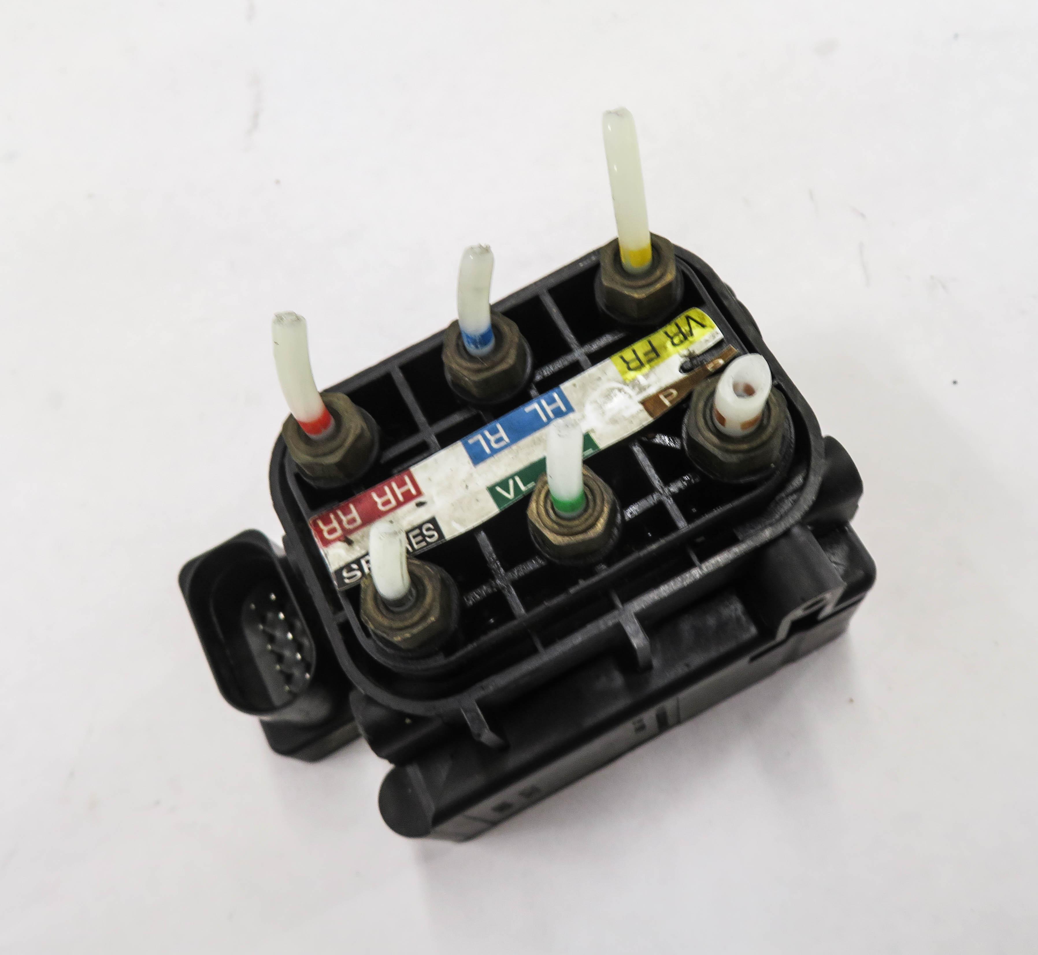 2009 MERCEDES GL320 (X164) AIR SUSPENSION VALVE BLOCK — exact item pictured