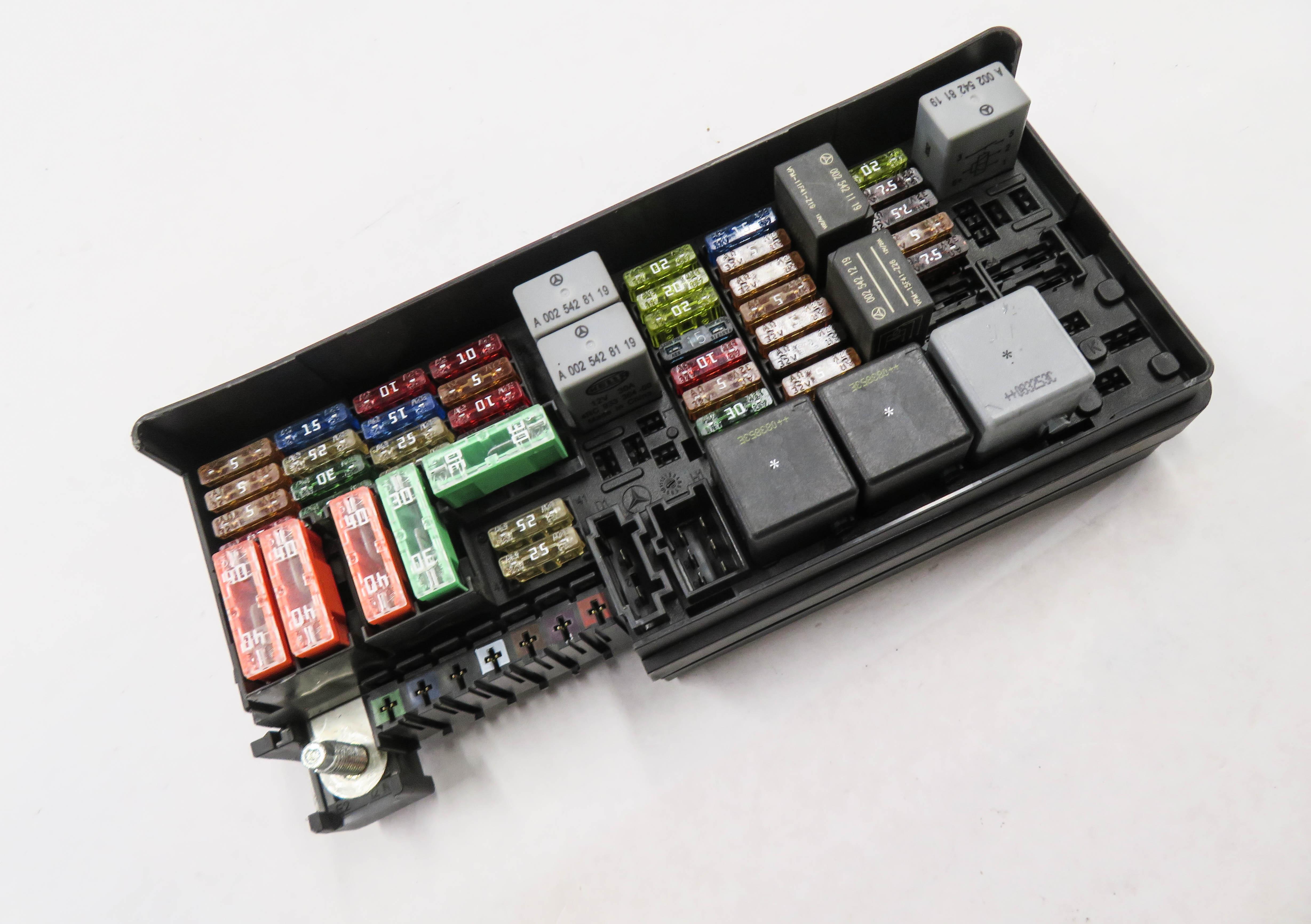 2009 MERCEDES GL320 (X164) REAR FUSE BOX — exact item pictured