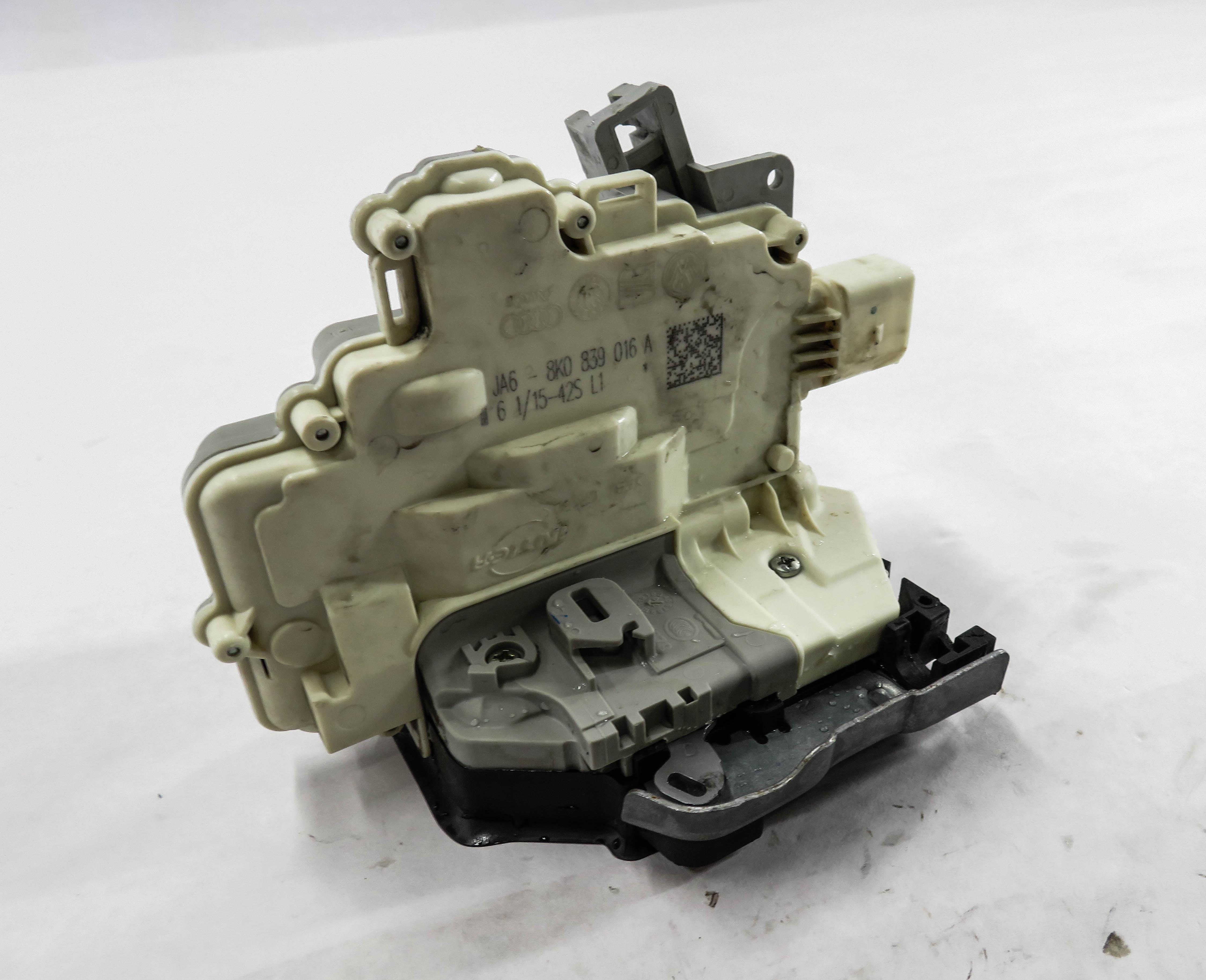 09-18 AUDI / PORSCHE - A4 S4 Q5 CAYENNE PANAMERA - RIGHT REAR DOOR LOCK LATCH — exact item pictured