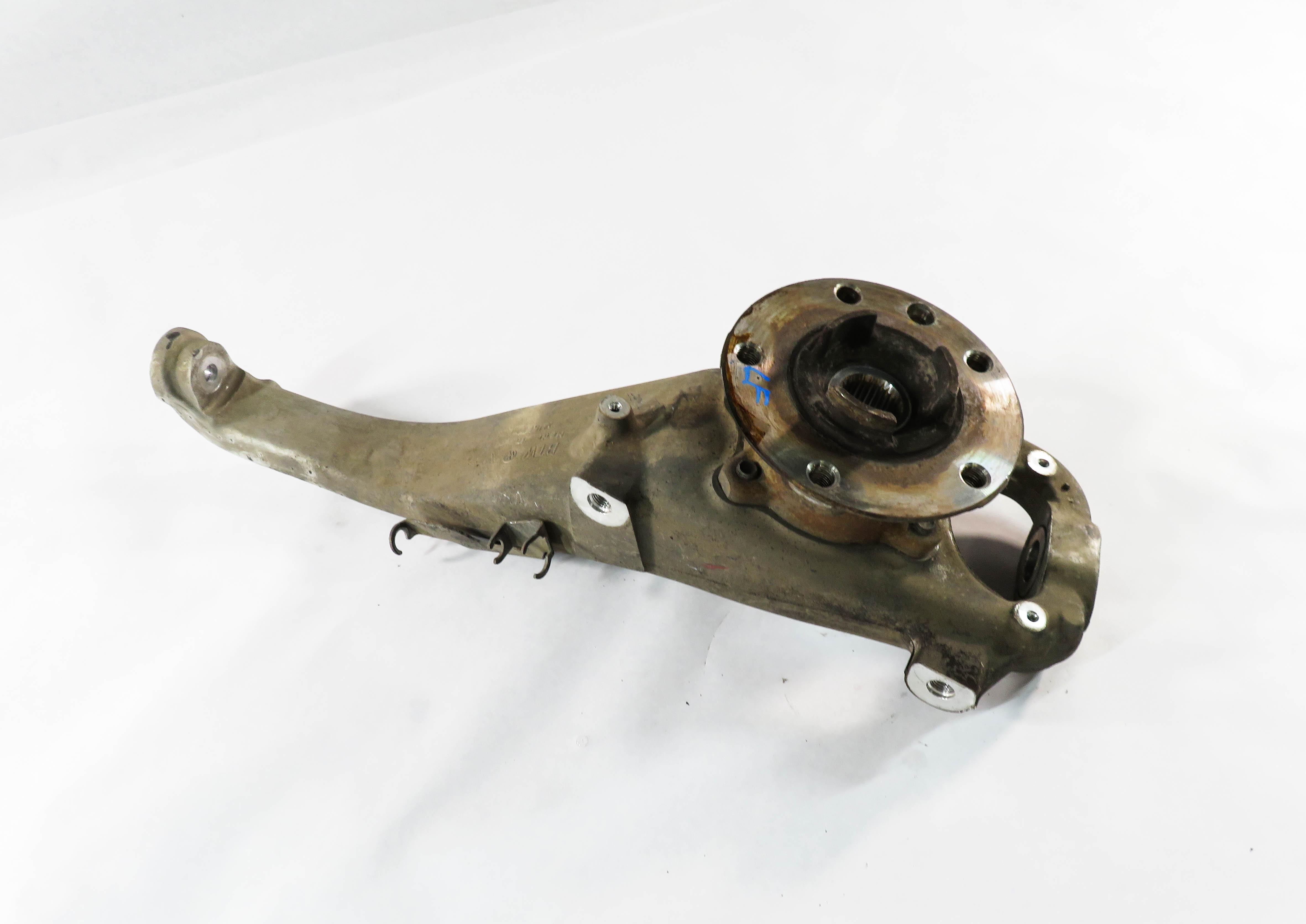 2011-2018 PORSCHE CAYENNE (958) LEFT FRONT DRIVER SPINDLE KNUCKLE WHEEL HUB — exact item pictured
