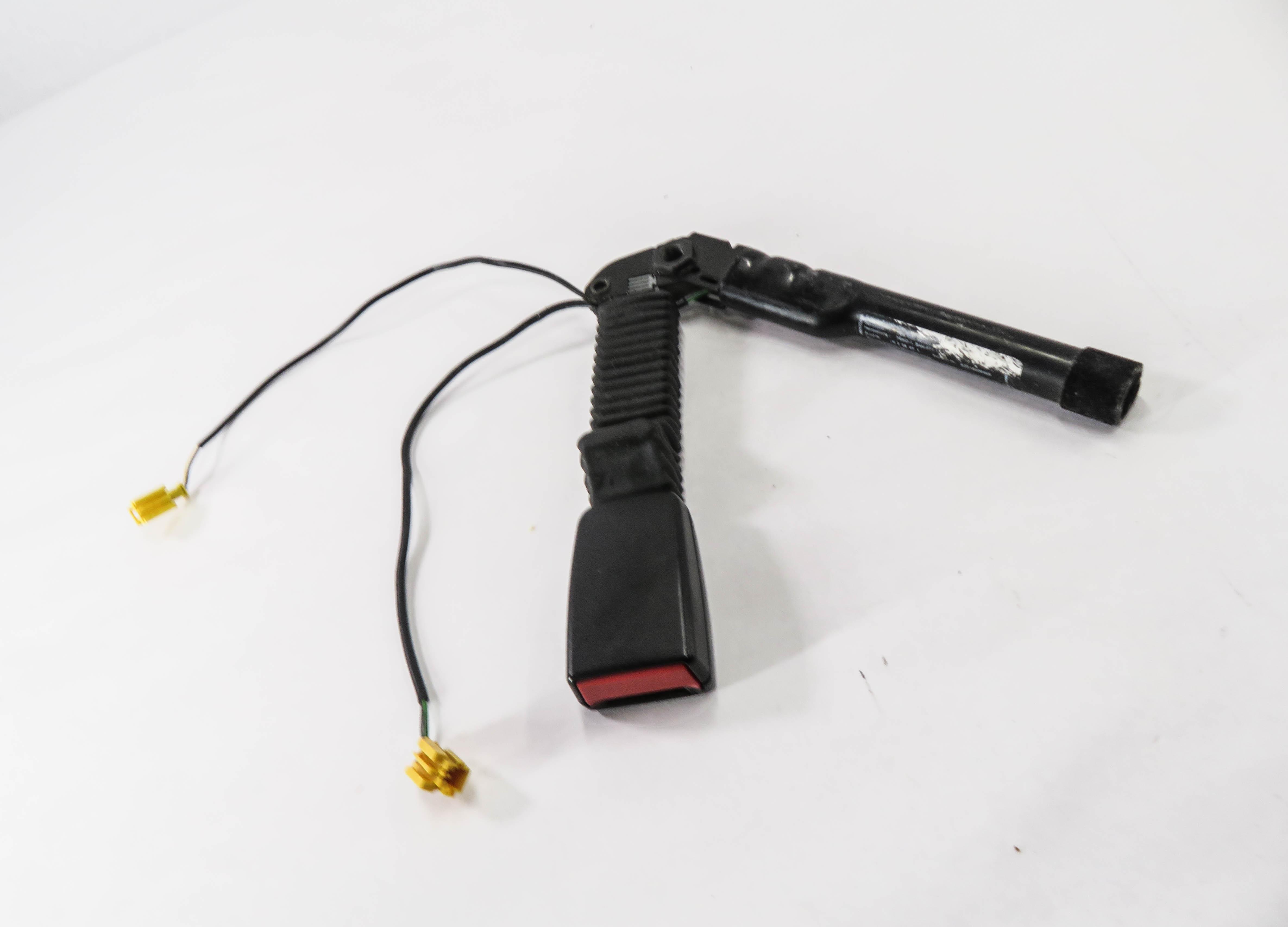 06-08 MERCEDES GL320 GL450 GL550 ML320 ML350 R350 - PASSENGER SEATBELT RECEIVER — exact item pictured