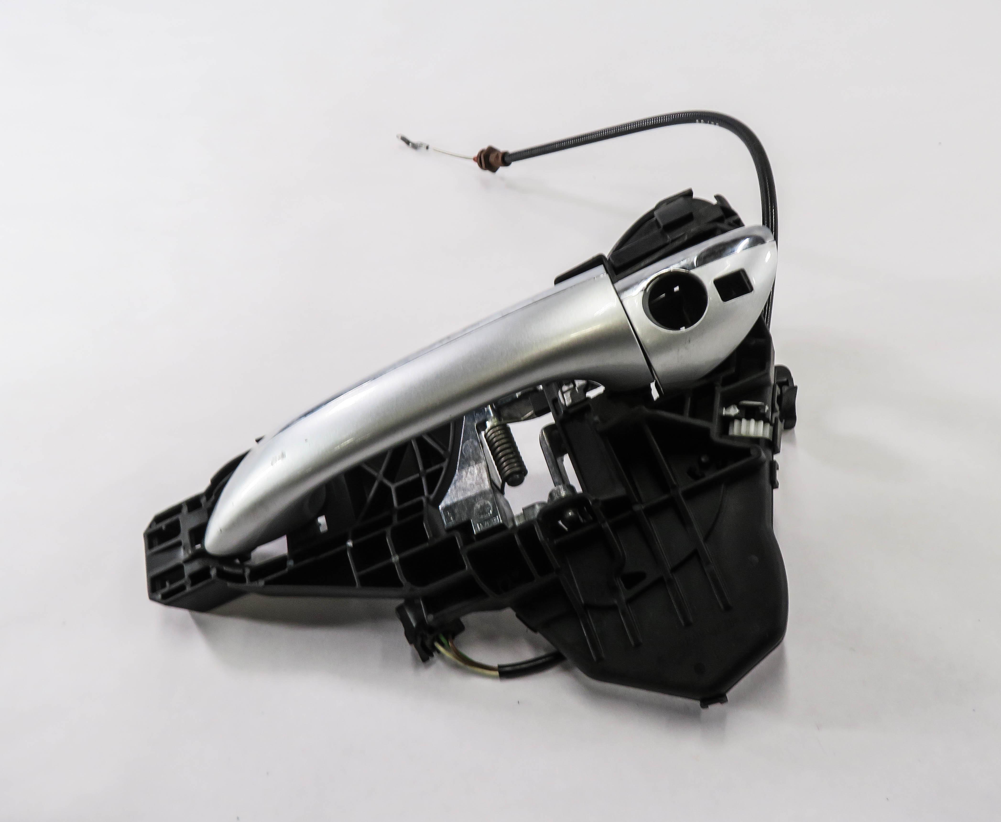 2008 MERCEDES GL550 (X164) LEFT FRONT DRIVER DOOR HANDLE (IRIDIUM SILVER 775U) — exact item pictured