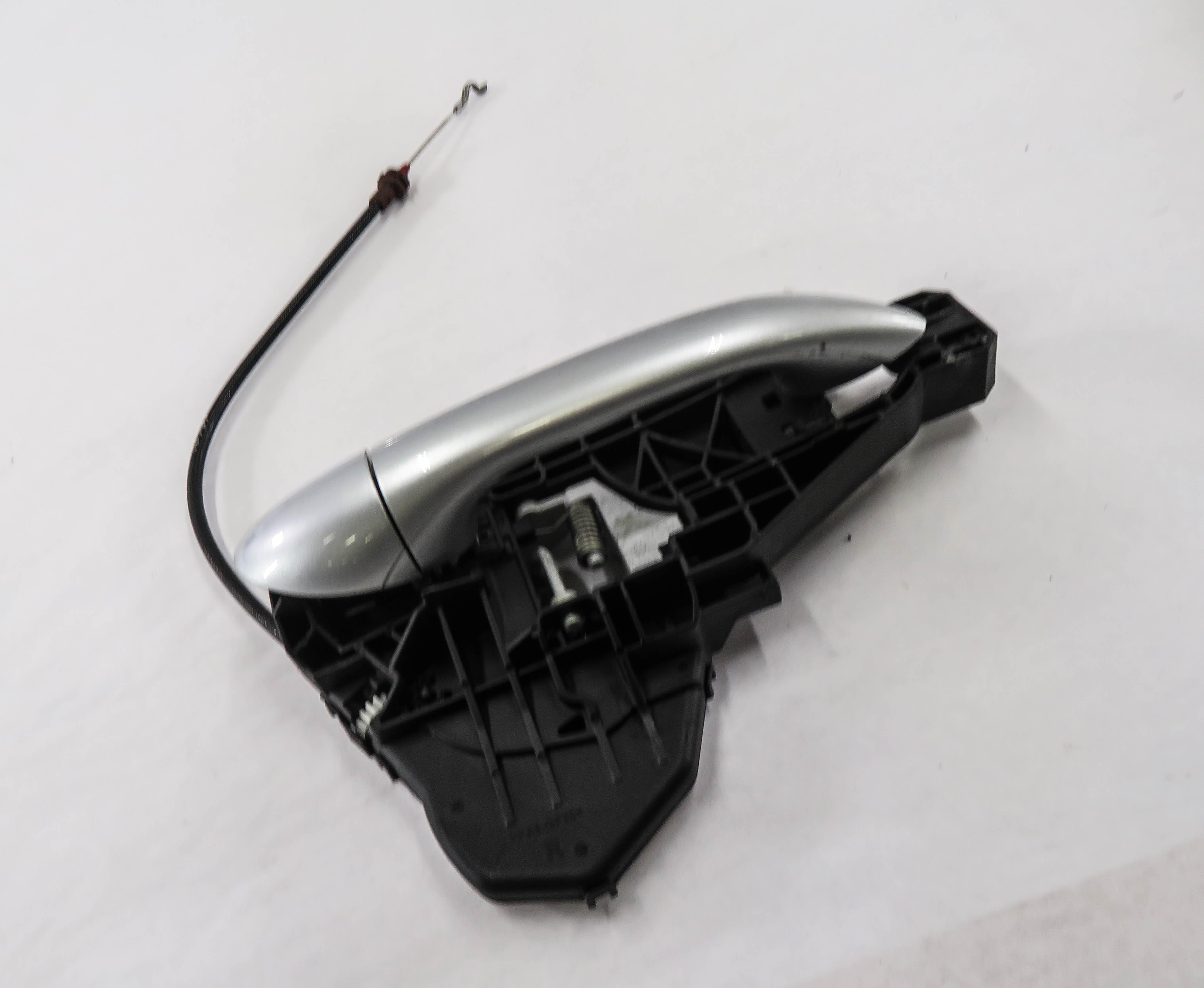 2008 MERCEDES GL550 (X164) RIGHT FRONT PASSENGER DOOR HANDLE (IRIDIUM SILVER) — exact item pictured