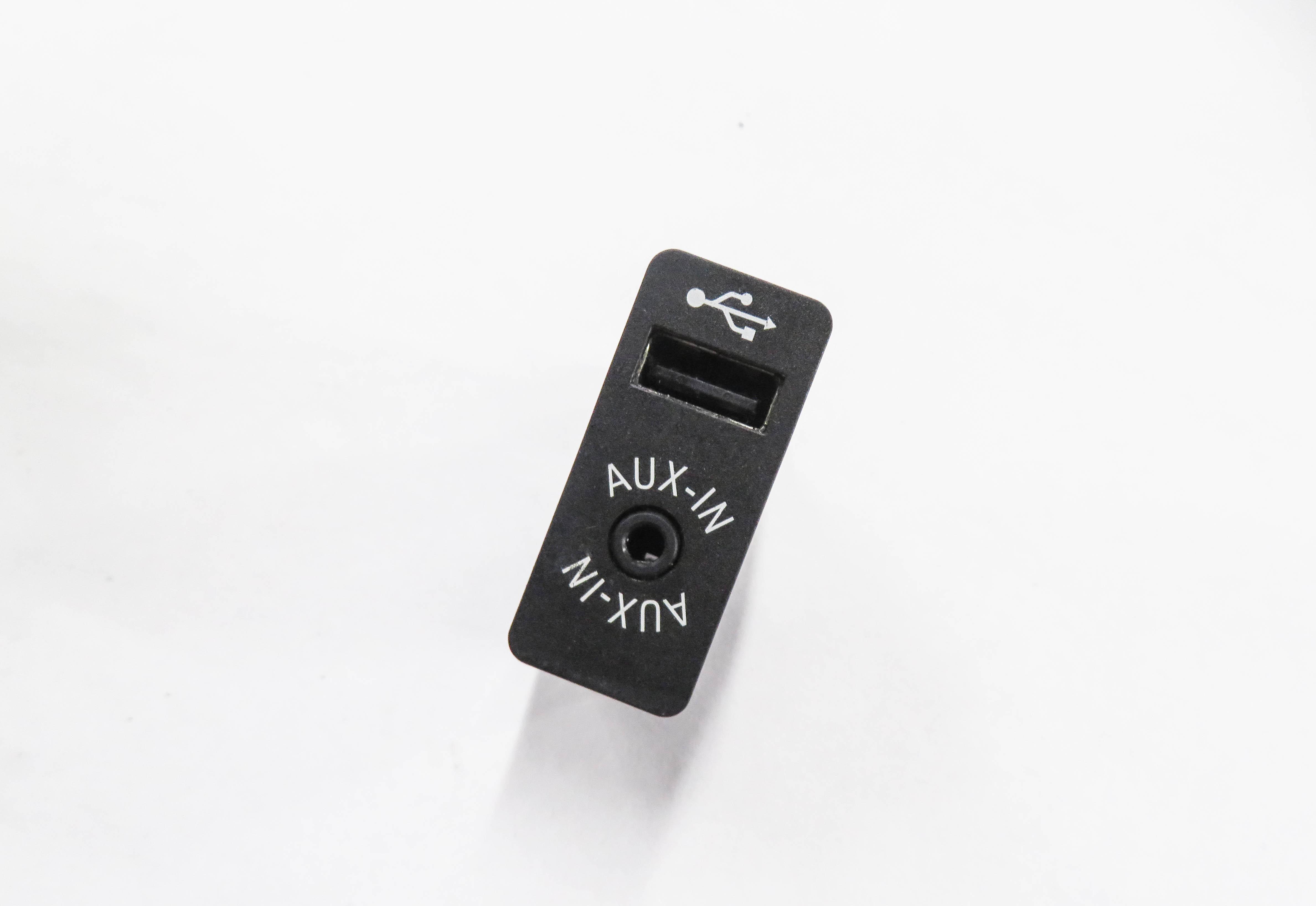 2015 BMW X5 (F15) AUX AUXILIARY AUDIO IN INPUT JACK w/ USB — exact item pictured