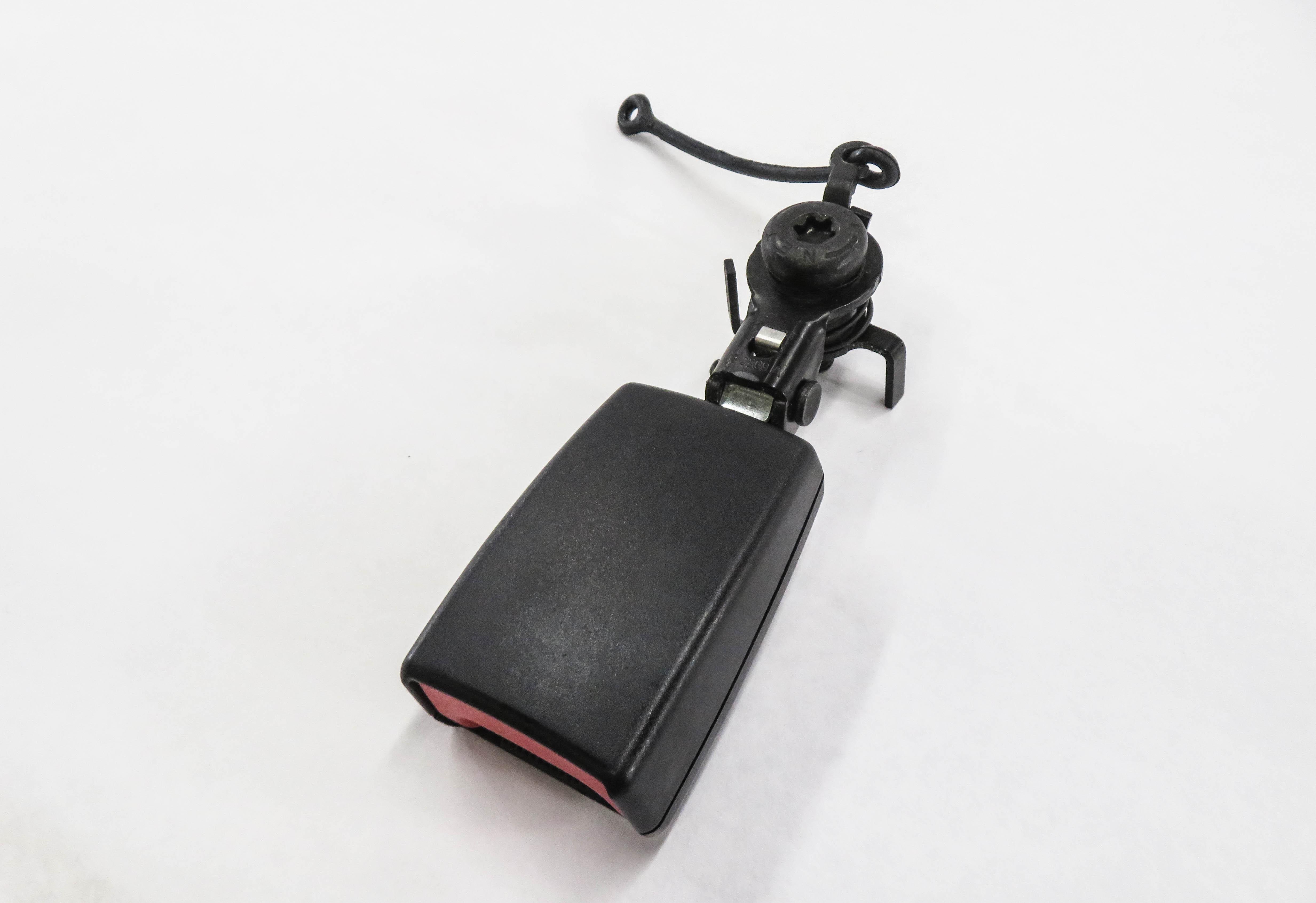 2011 RANGE ROVER SPORT (L320) CENTER REAR 2nd ROW SEATBELT BUCKLE RECEIVER — exact item pictured