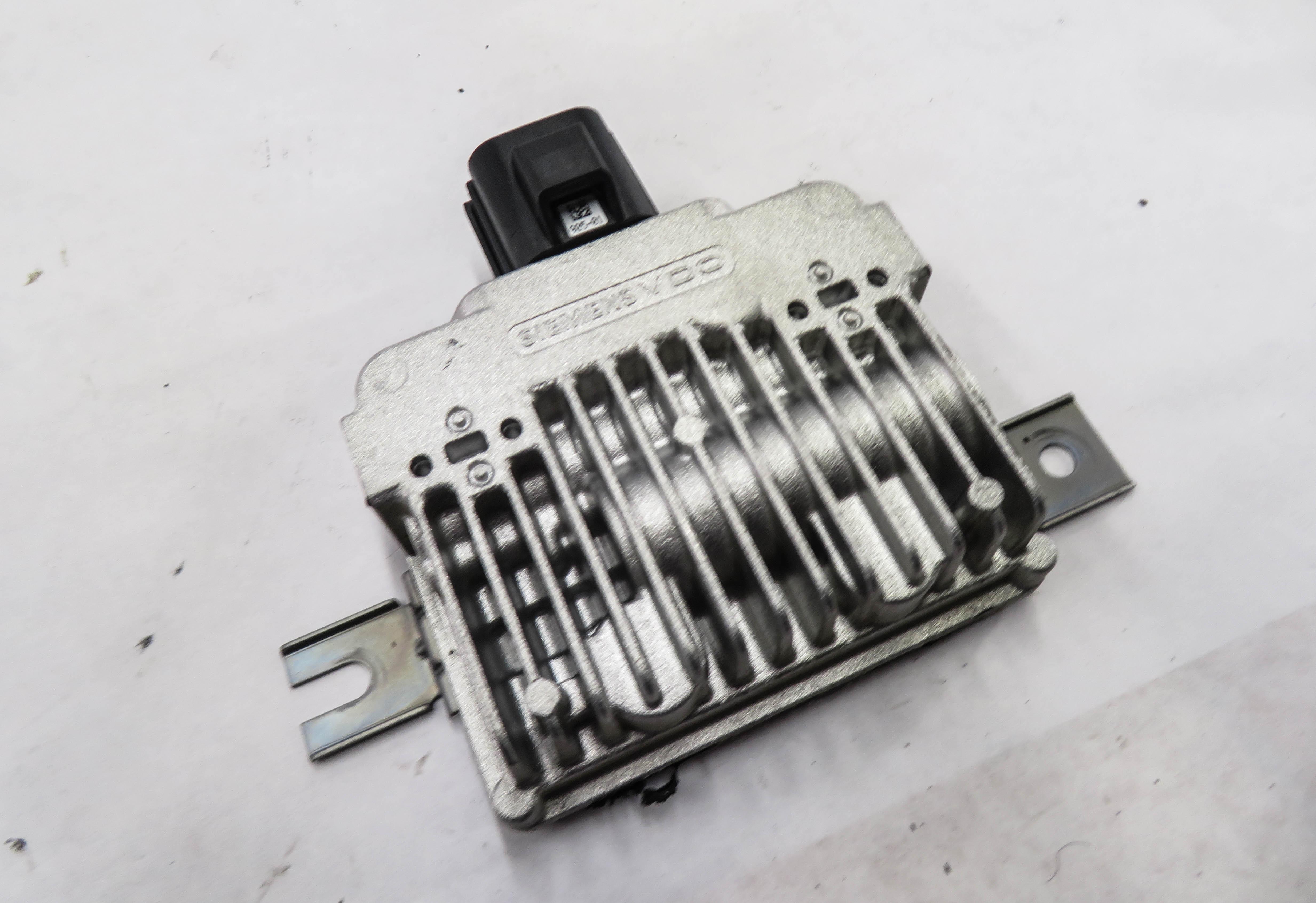 2010-2015 LR2 LR4 EVOQUE RANGE ROVER SPORT (L320 L538) FUEL PUMP CONTROL MODULE — exact item pictured