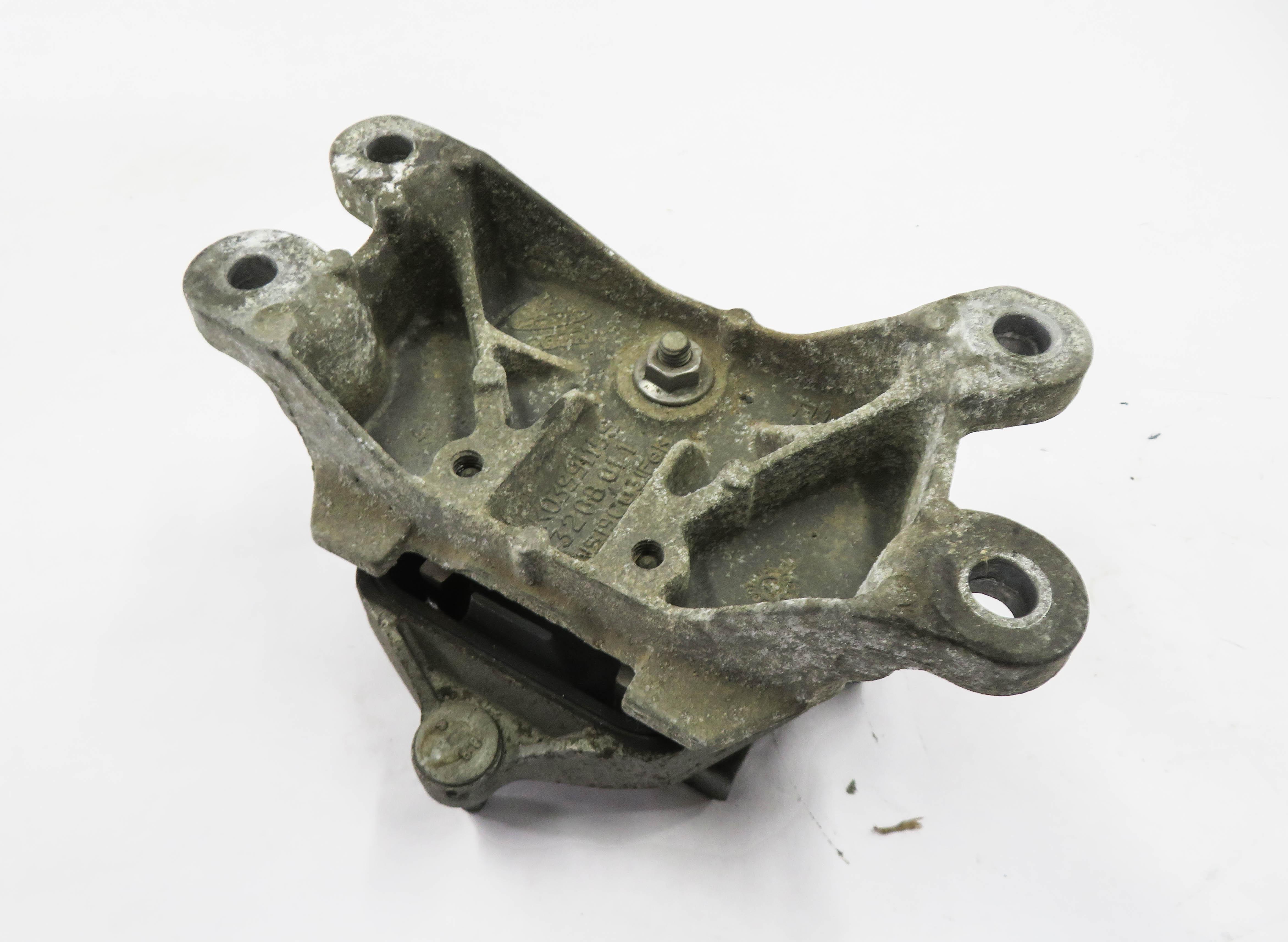 2013 AUDI S4 (B8 8K) 3.0L CGXC ENGINE - A/T TRANSMISISON MOUNT BRACKET — exact item pictured