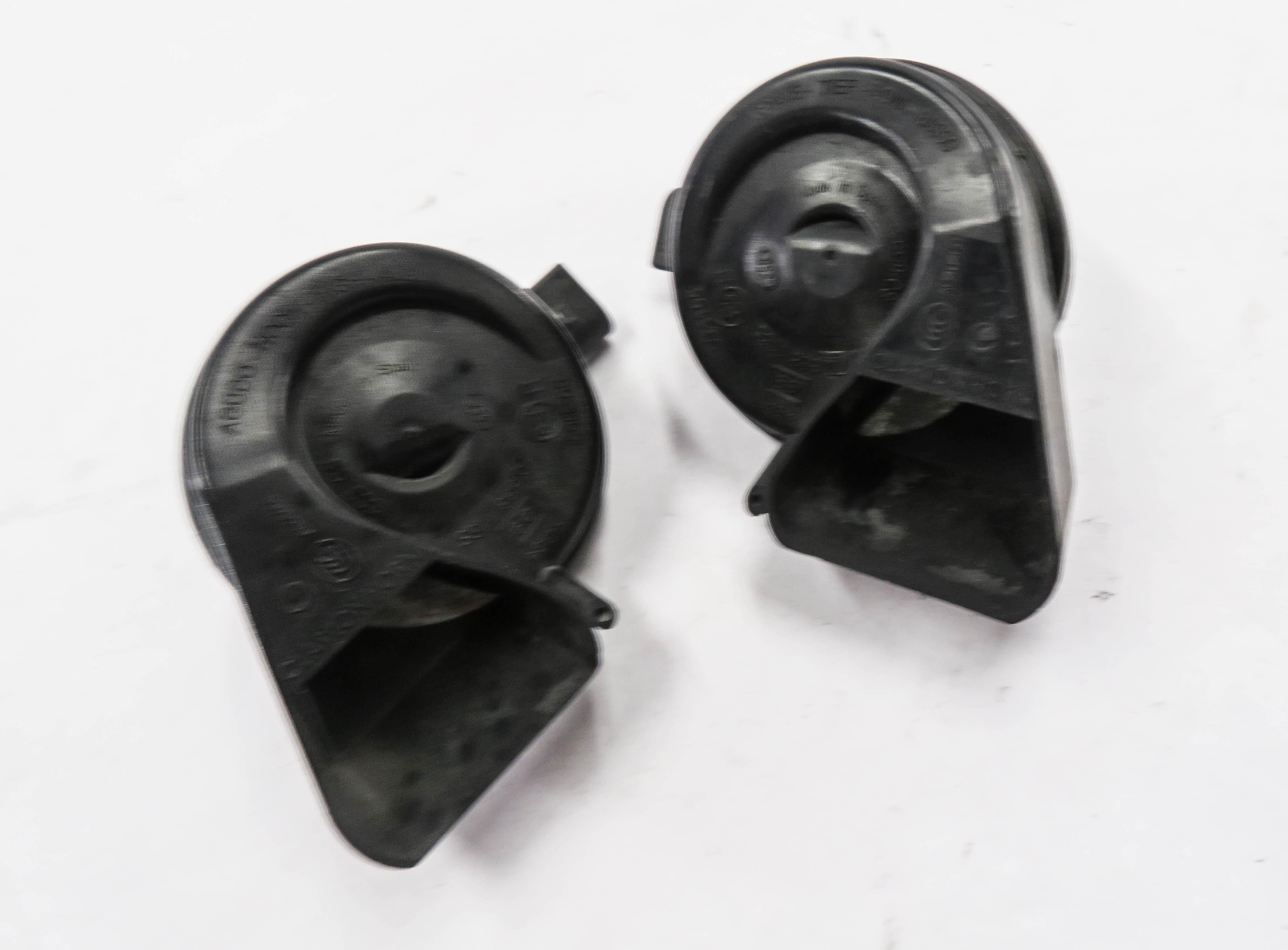 08-17 AUDI A4 A5 S4 S5 Q5 (B8 8K 8R 8T) HIGH & LOW TONE SAFETY HORN SET — exact item pictured