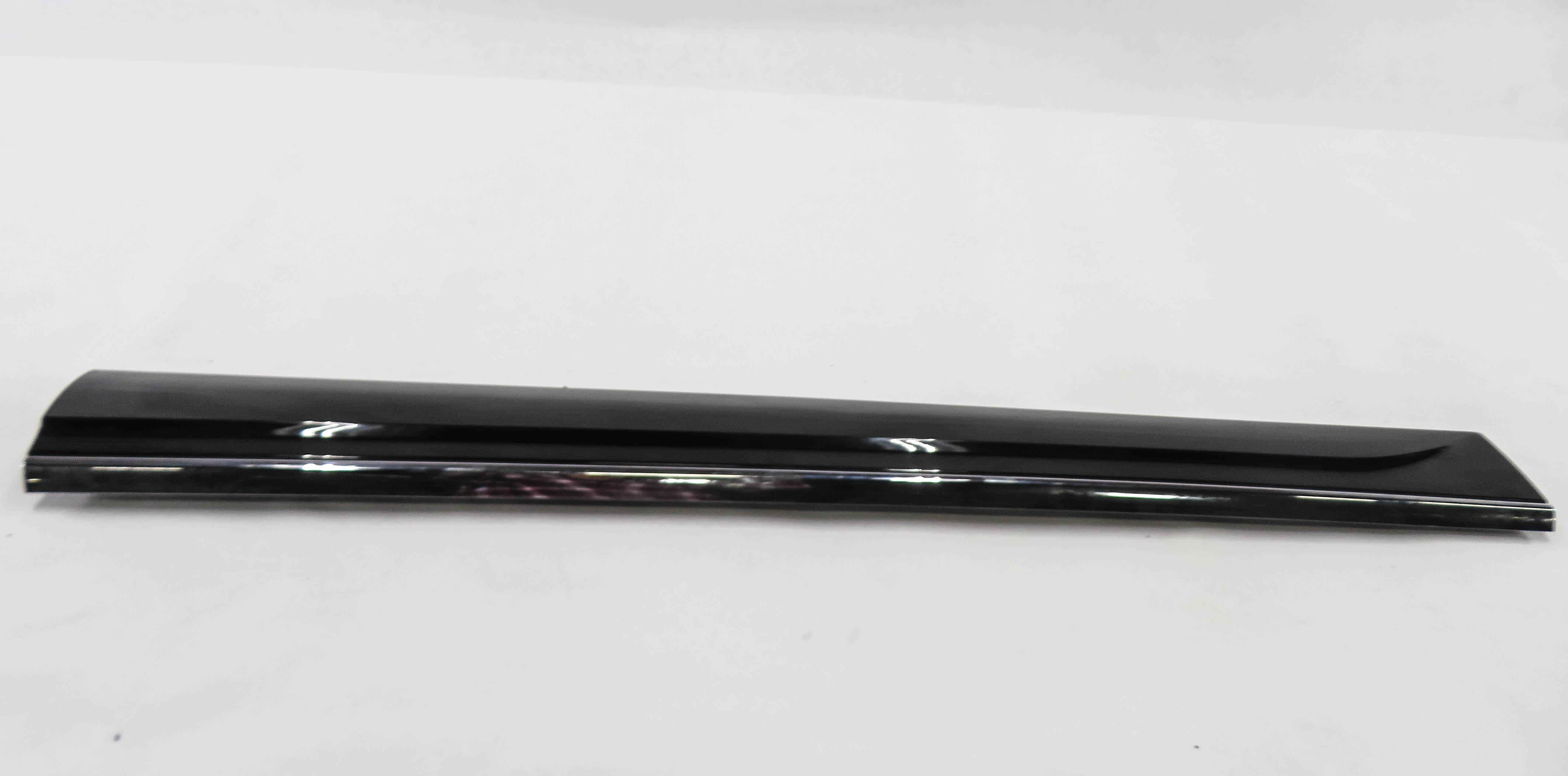 2013 AUDI Q5 (B8 8R) LEFT FRONT DRIVER DOOR LOWER MOULDING TRIM (BRILLANT BLACK) — exact item pictured