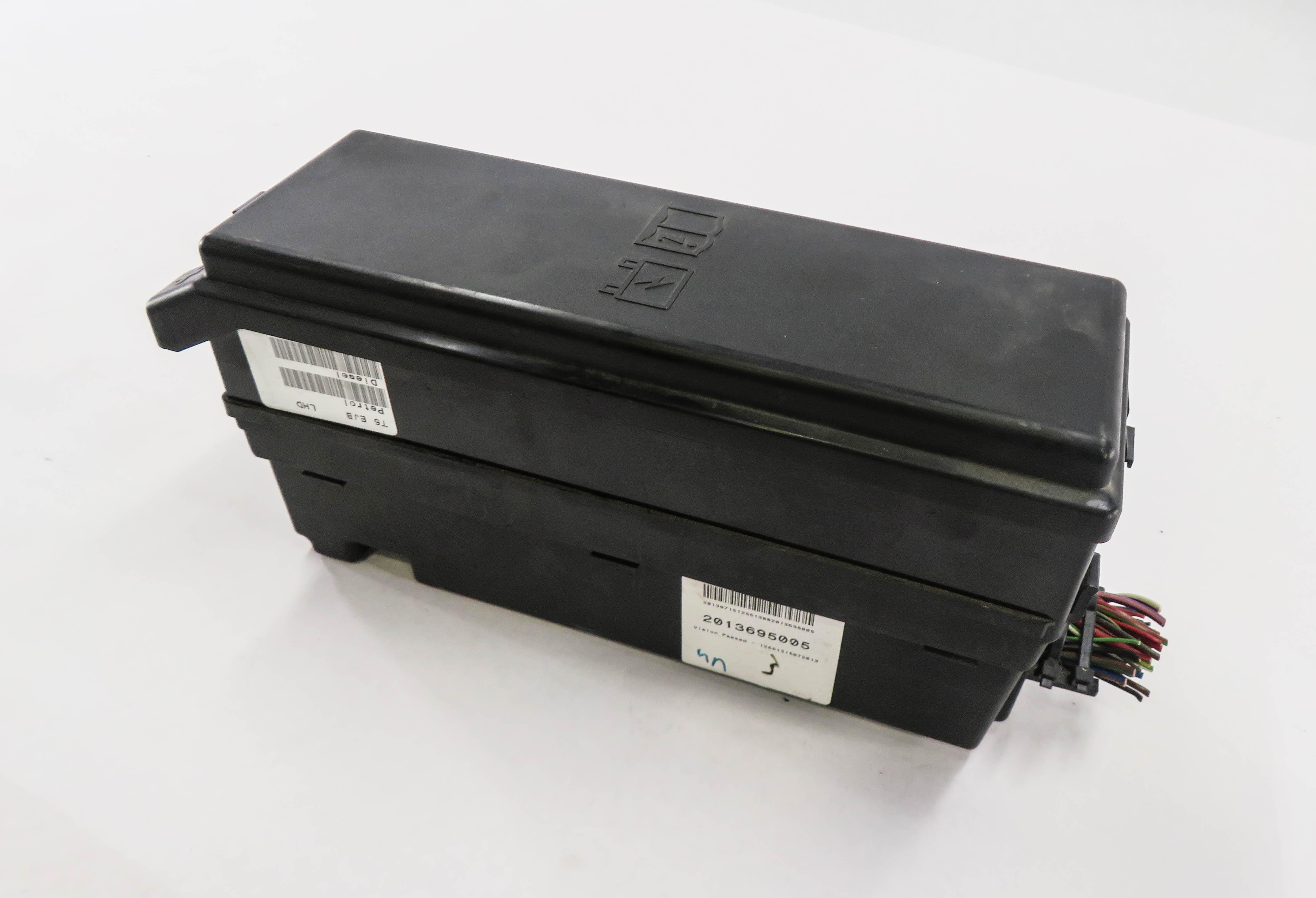 2010-2013 LAND ROVER LR4 - 5.0L AJ133 V8 ENGINE FUSE BOX — exact item pictured
