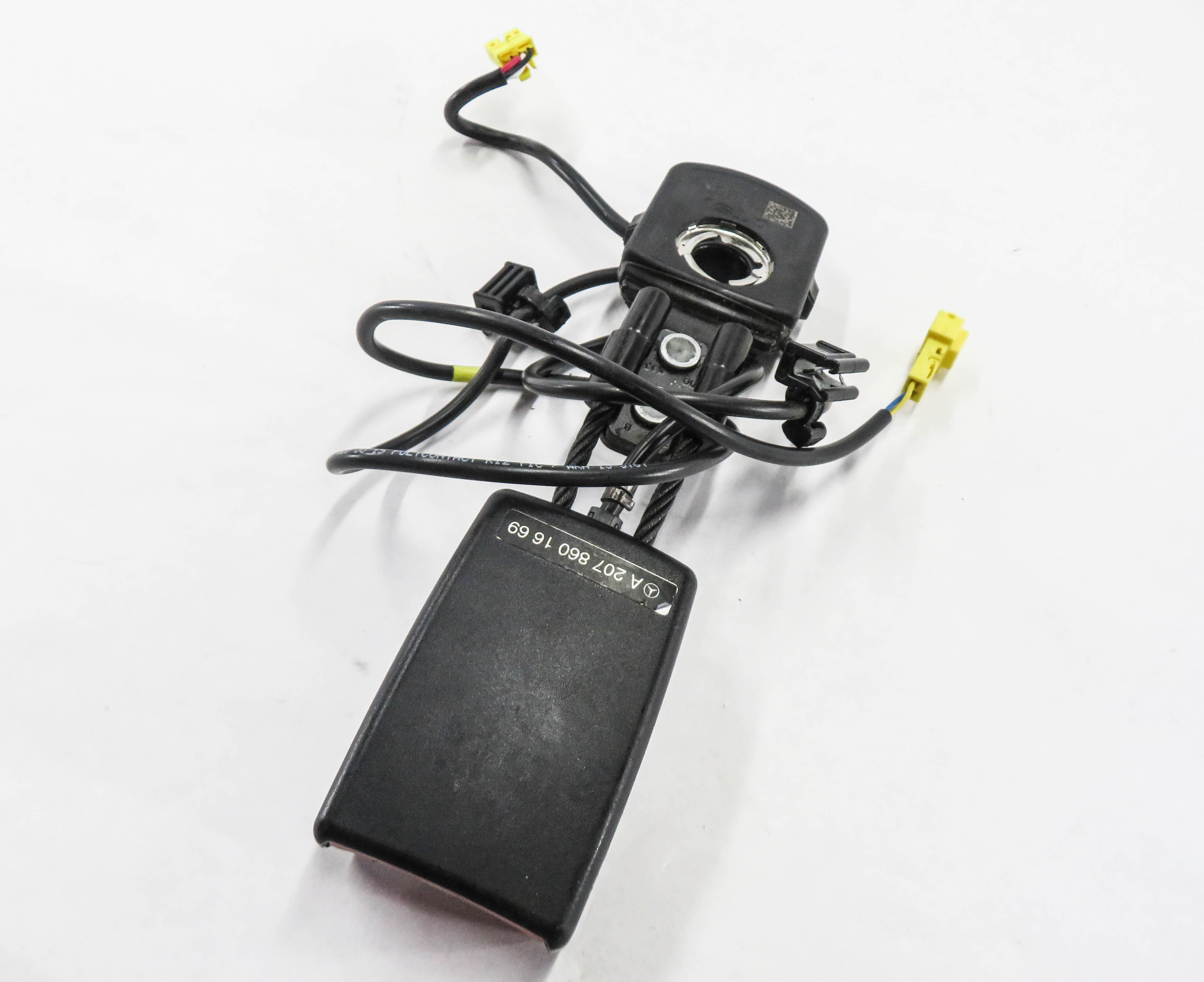 10-17 MERCEDES C250 C350 E350 E400 E550 (W205 W207) PASSENGER SEATBELT RECEIVER — exact item pictured