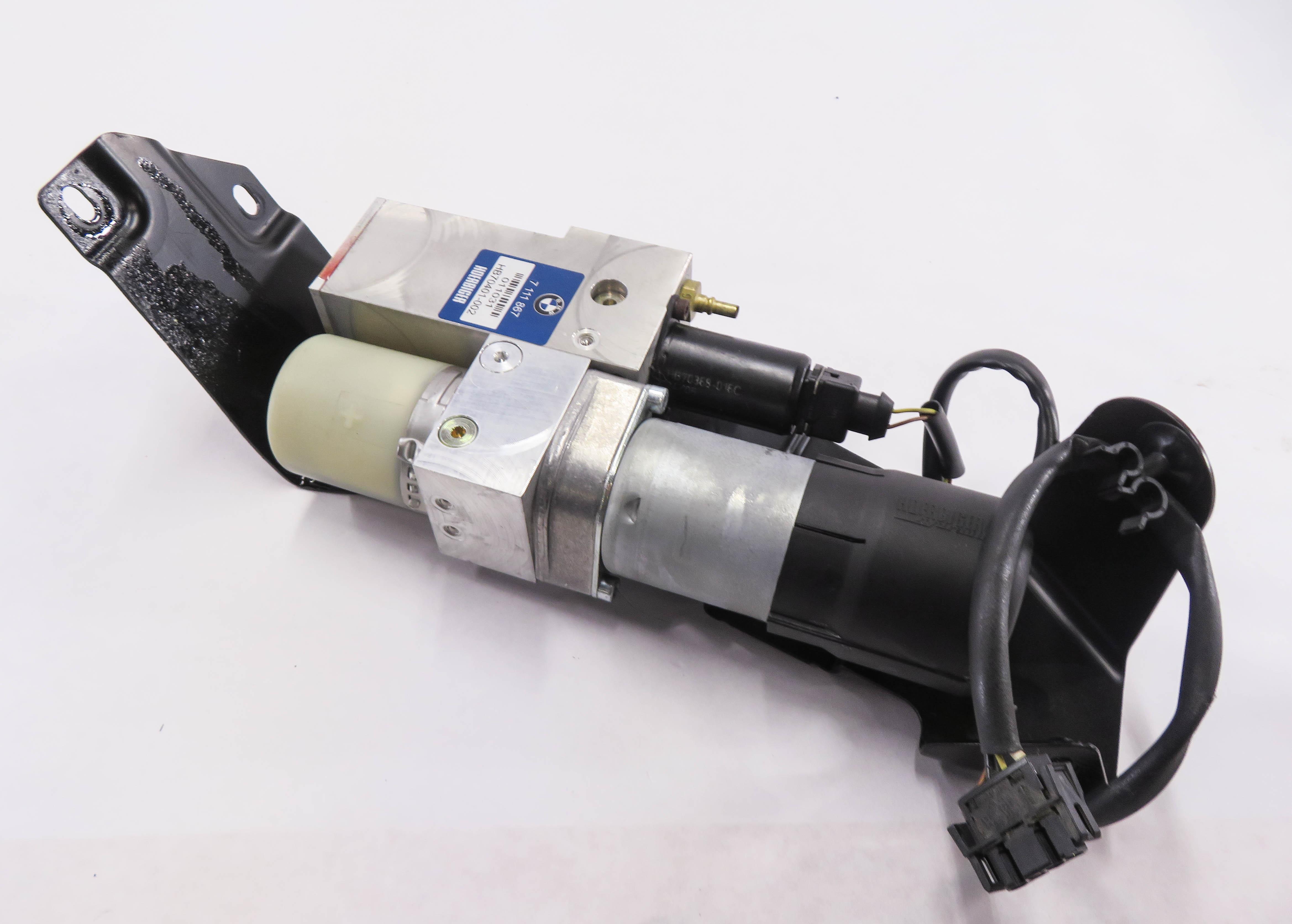 2006 BMW 530i (E60) REAR HATCH TRUNK HYDRAULIC LIFT PUMP MOTOR — exact item pictured