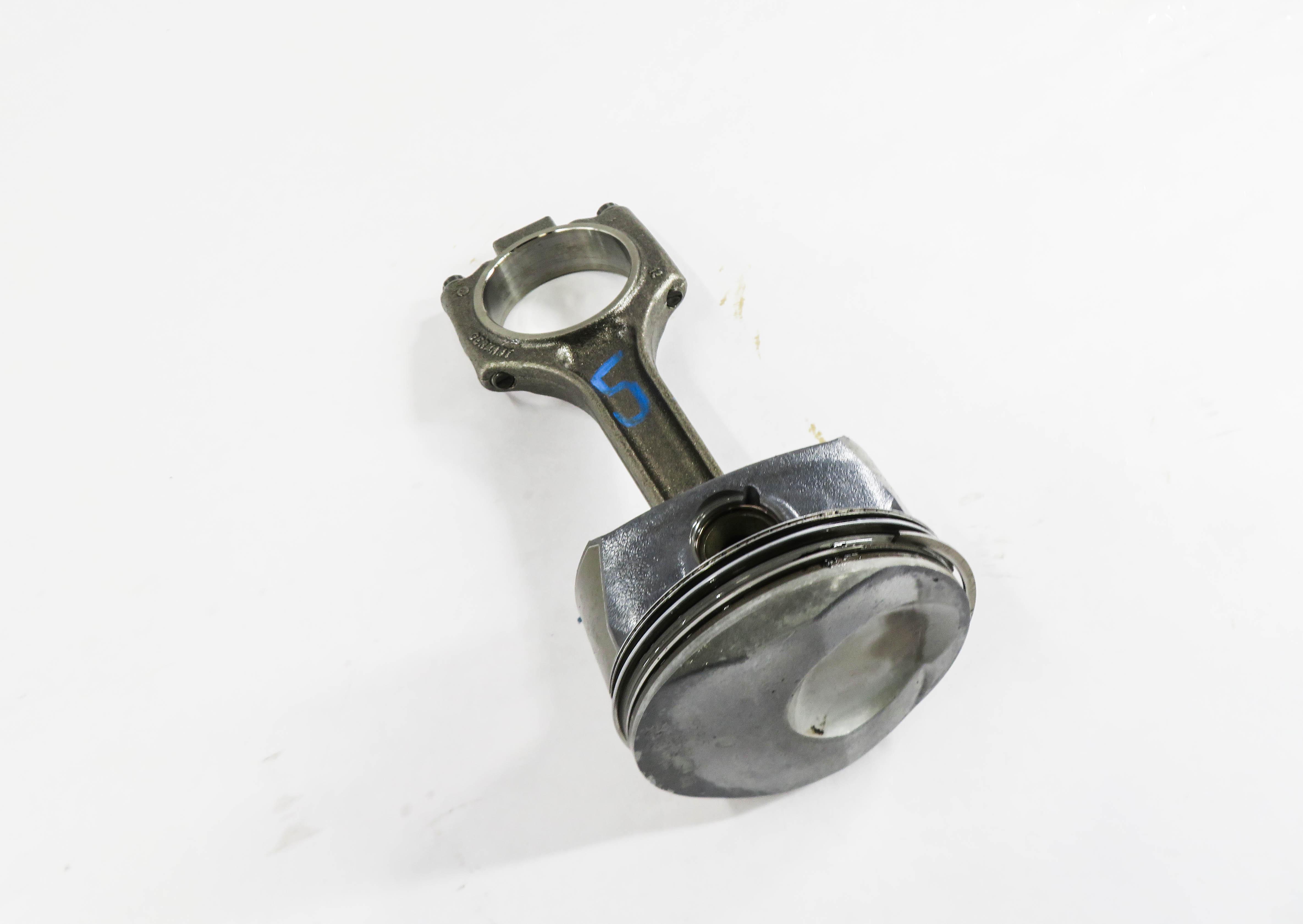 08-10 PORSCHE CAYENNE (957) 4.8L M49.01 ENGINE- RIGHT PISTON w/ CONNECTING ROD — exact item pictured